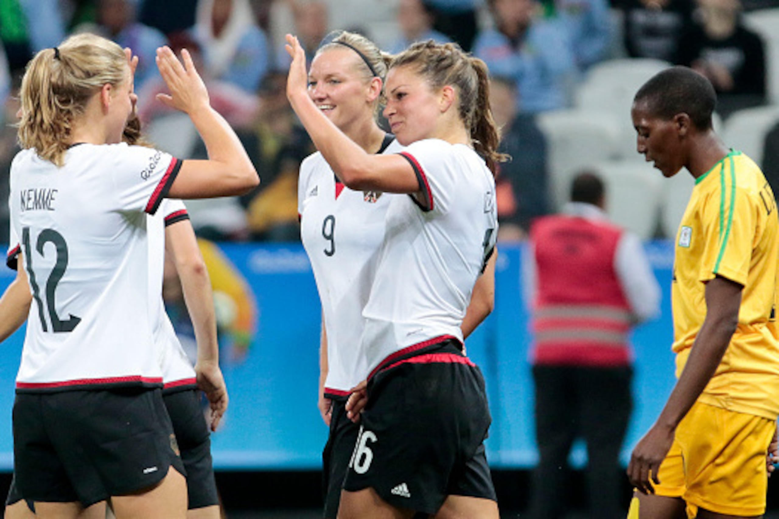 Melanie Leupolz (C) of Germany celebrates her goal with teammates during a Rio 2016 Olympic Games first round Group F women's football match Zimbabwe vs Germany at the Corinthians Arena, in Sao Paulo, Brazil, on August 3, 2016. / AFP / Miguel SCHINCARIOL 