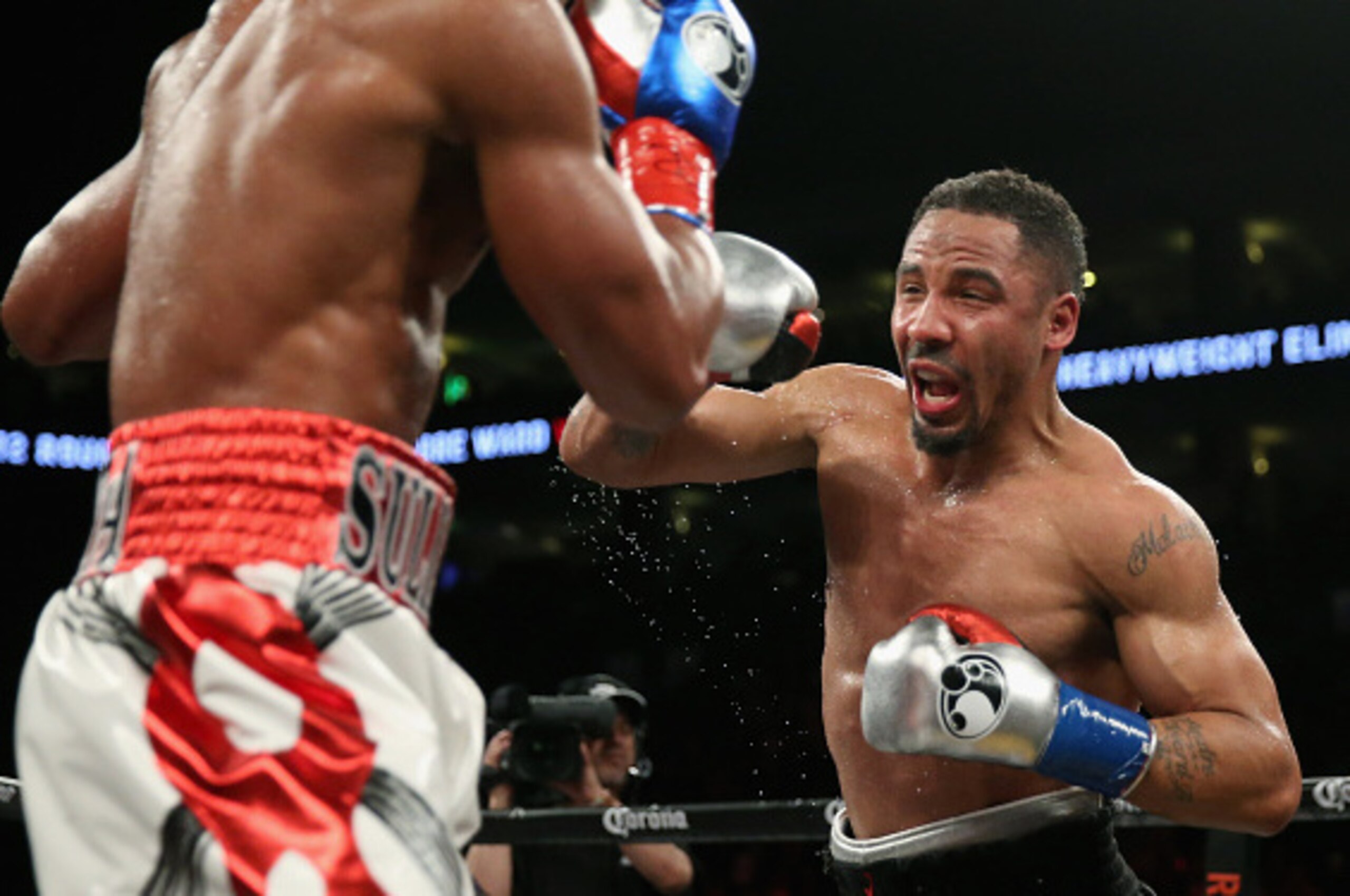 OAKLAND, CA - MARCH 26:  Andre Ward (right) fights against Sullivan Barrera in their IBF Light Heavyweight bout at ORACLE Arena on March 26, 2016 in Oakland, California.  (Photo by Ezra Shaw/Getty Images)