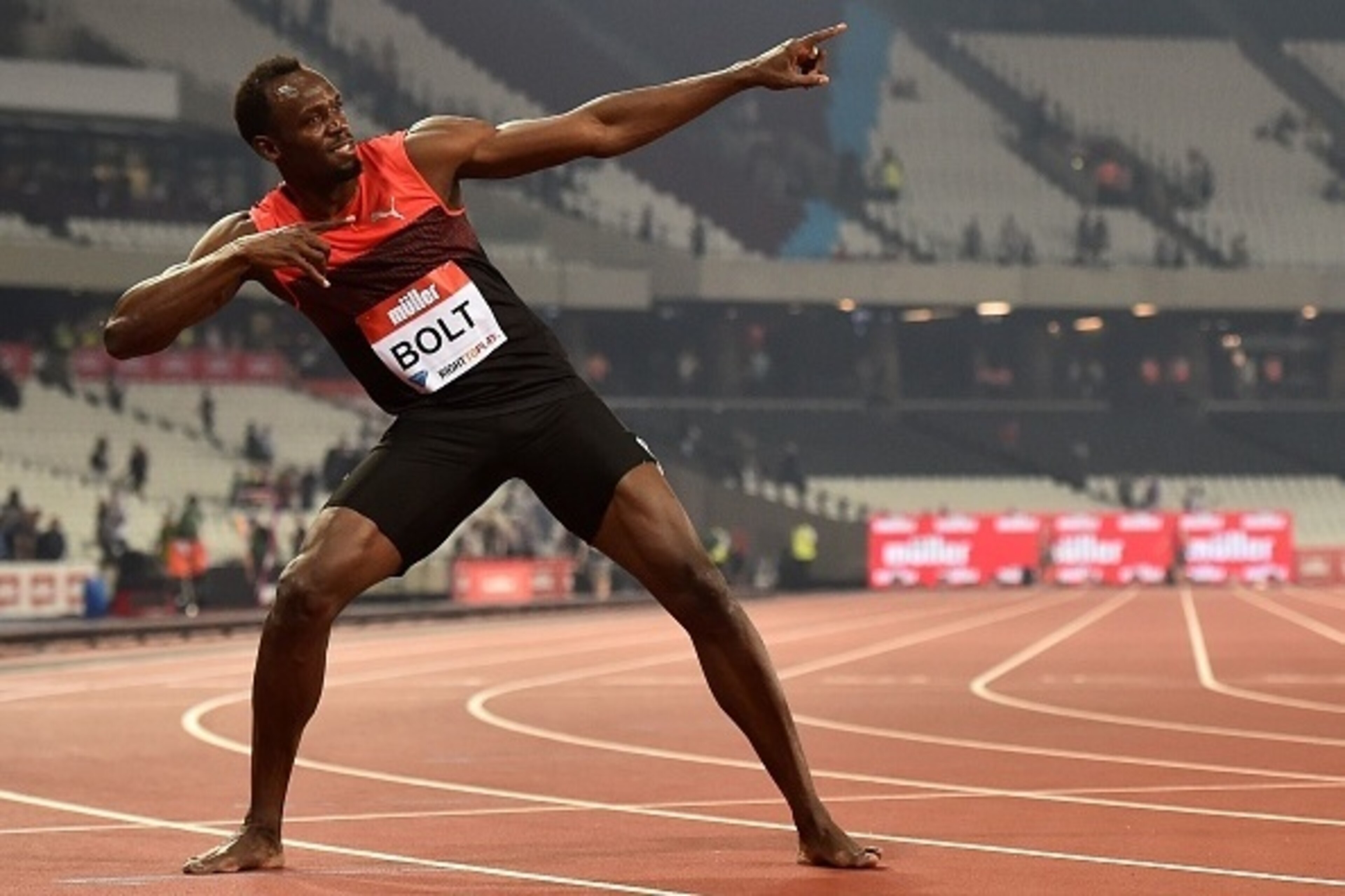 Jamaica's Usain Bolt creates his 'Lightening Bolt' pose as he celebrates winning the men's 200m at the IAAF Diamond League Anniversary Games athletics meeting at the Queen Elizabeth Olympic Park stadium in Stratford, east London on July 22, 2016. / AFP / Jamaica's Usain Bolt creates his 'Lightening Bolt' pose as he celebrates winning the men's 200m at the IAAF Diamond League Anniversary Games athletics meeting at the Queen Elizabeth Olympic Park stadium in Stratford, east London on July 22, 2016. / AFP /