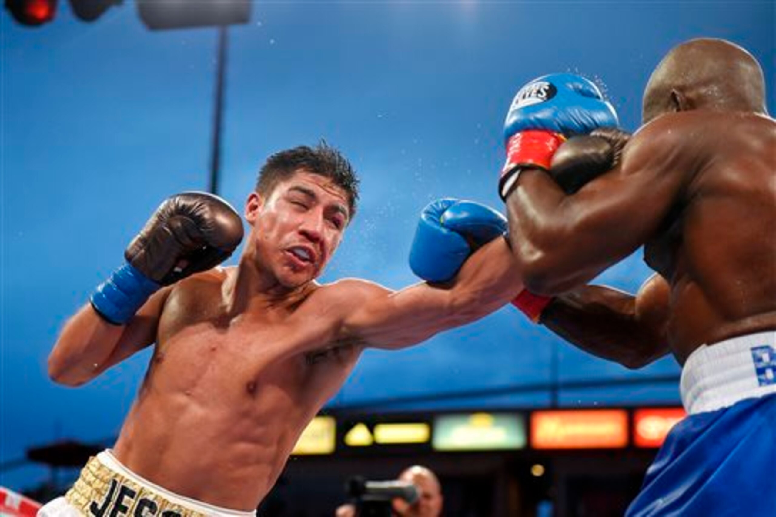 Vargas is set to face Pacquiao.