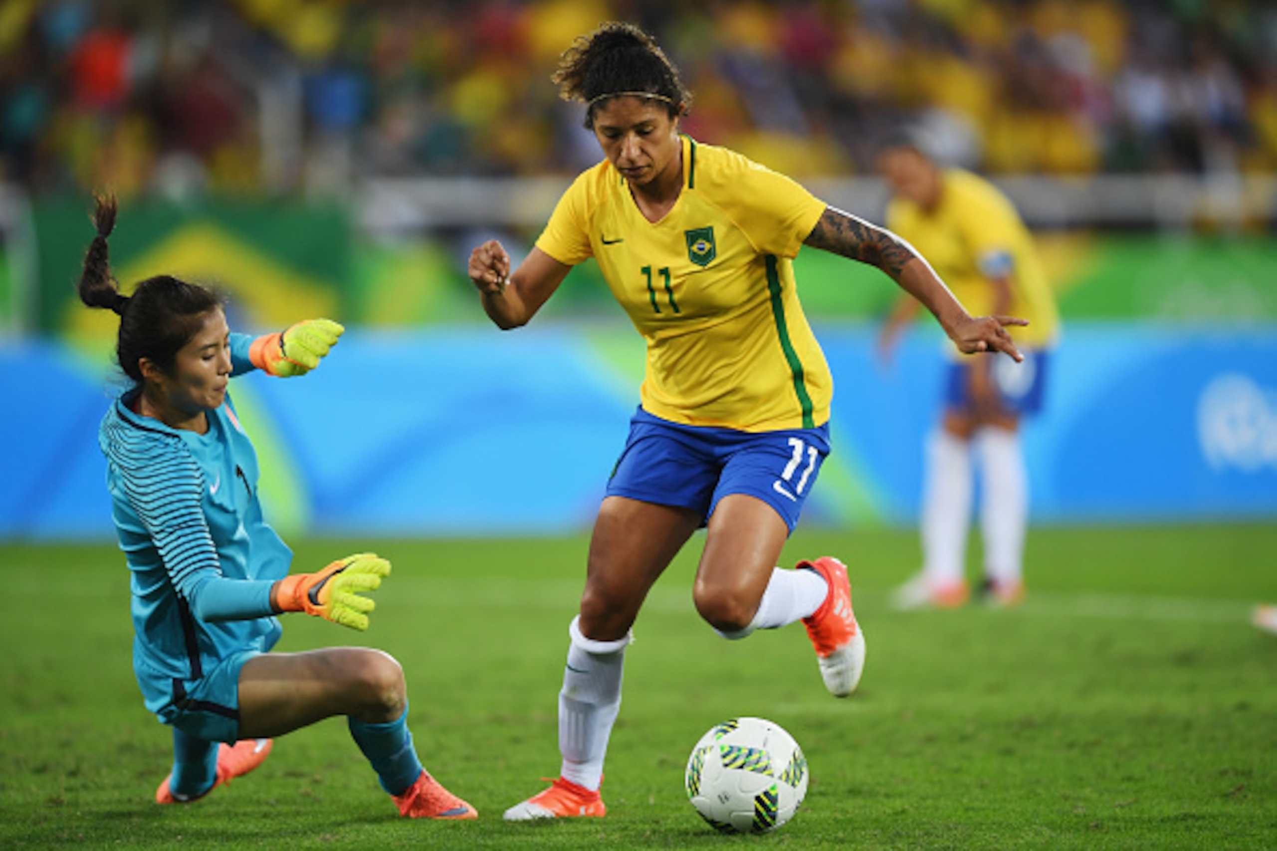 RIO DE JANEIRO, BRAZIL - AUGUST 03:  Cristiane of Brazil is faced by goalkeeper Lina Zhao of China during the Women's Group E first round match between Brazil and China PR during the Rio 2016 Olympic Games at the Olympic Stadium on August 3, 2016 in Rio d