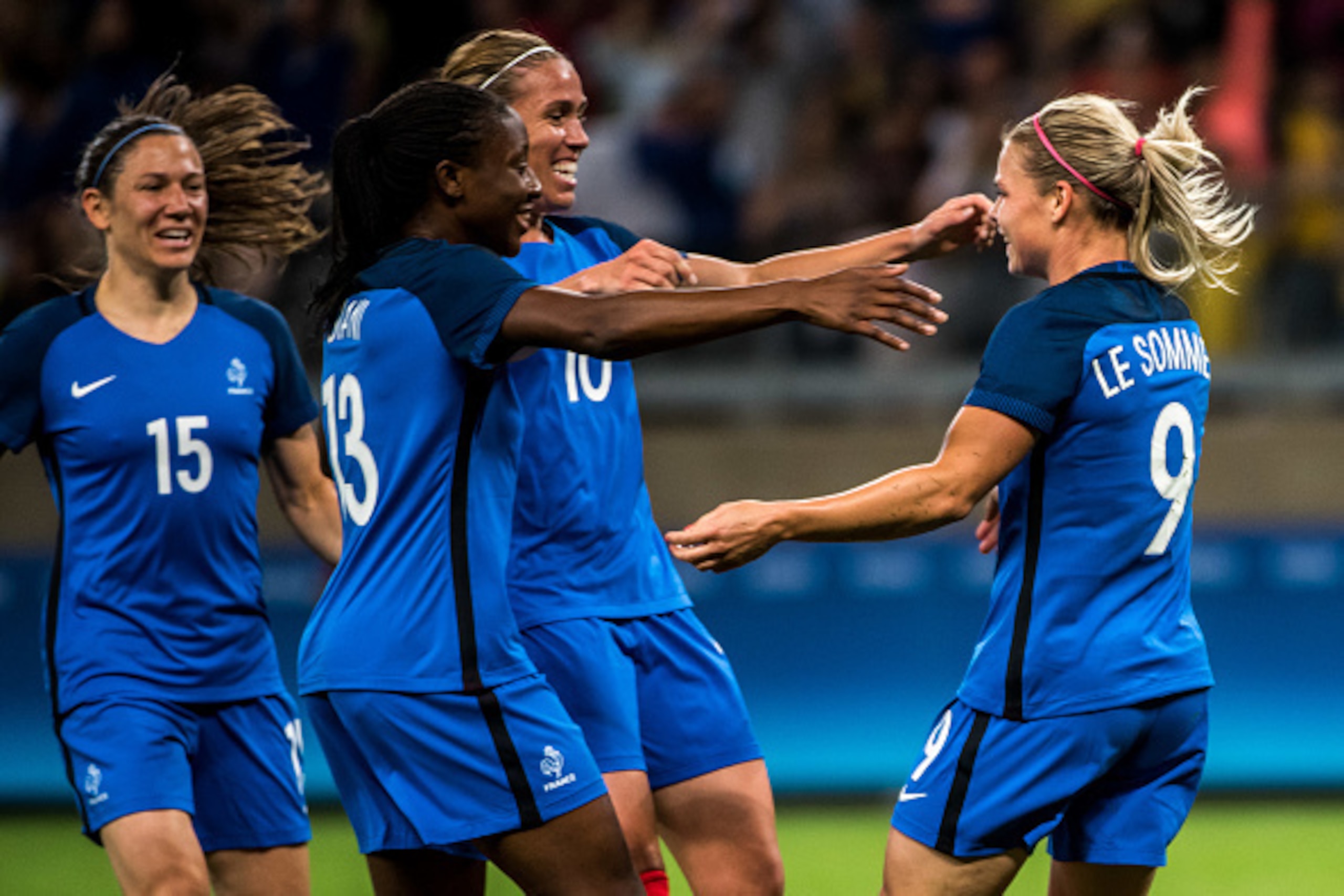 Eugenie Le Sommer (R) of France celebrates a goal during the Rio 2016 Olympic Games first round Group G women's football match France vs Colombia at the Mineirao stadium in Belo Horizonte, Brazil on August 3, 2016. / AFP / GUSTAVO ANDRADE        (Photo cr