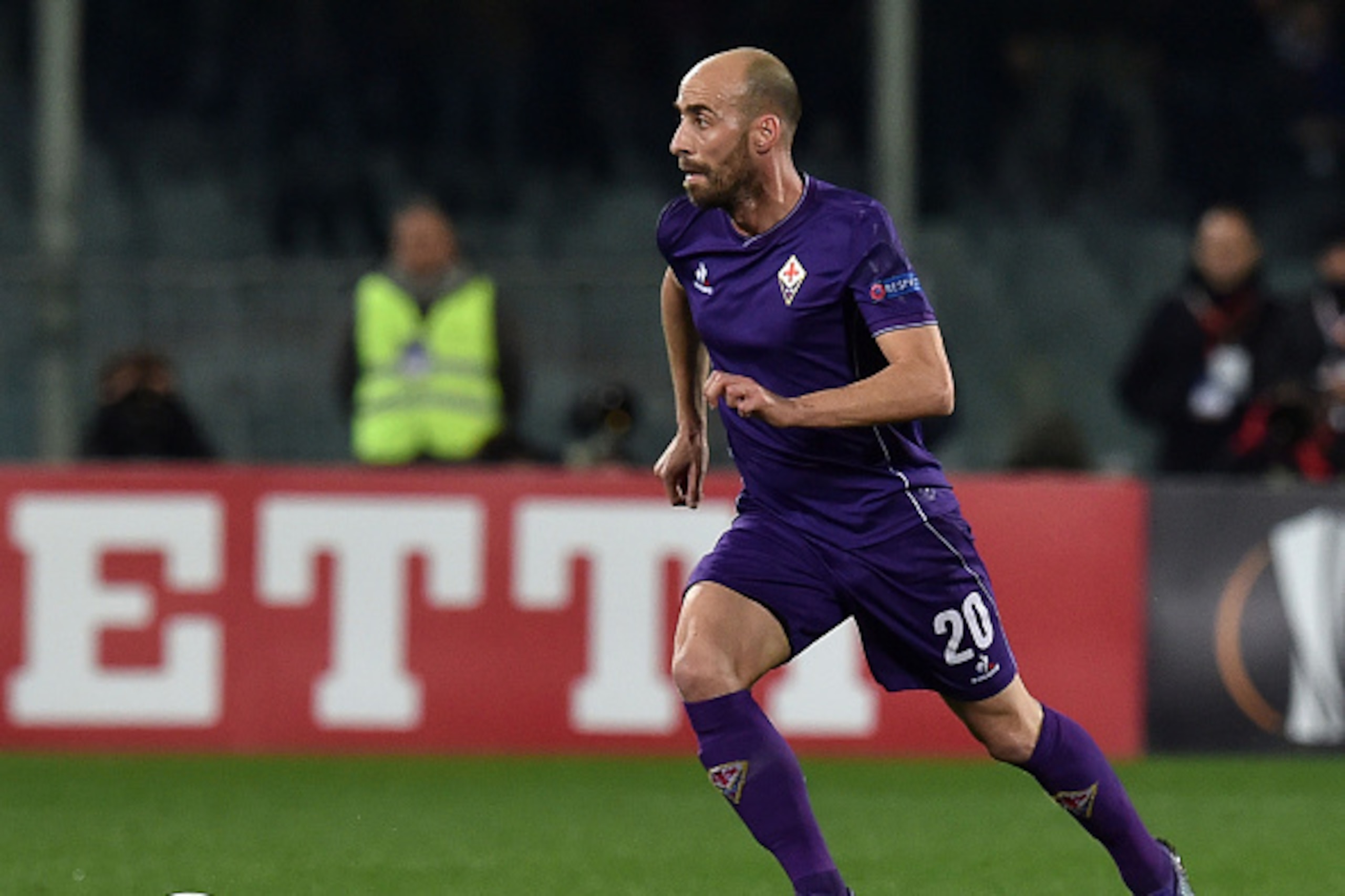 FLORENCE, ITALY - FEBRUARY 18:  Borja Valero of Fiorentina in action during the UEFA Europa League Round of 32 first leg match between Fiorentina and Tottenham Hotspur at Stadio Artemio Franchi on February 18, 2016 in Florence, Italy.  (Photo by Giuseppe 