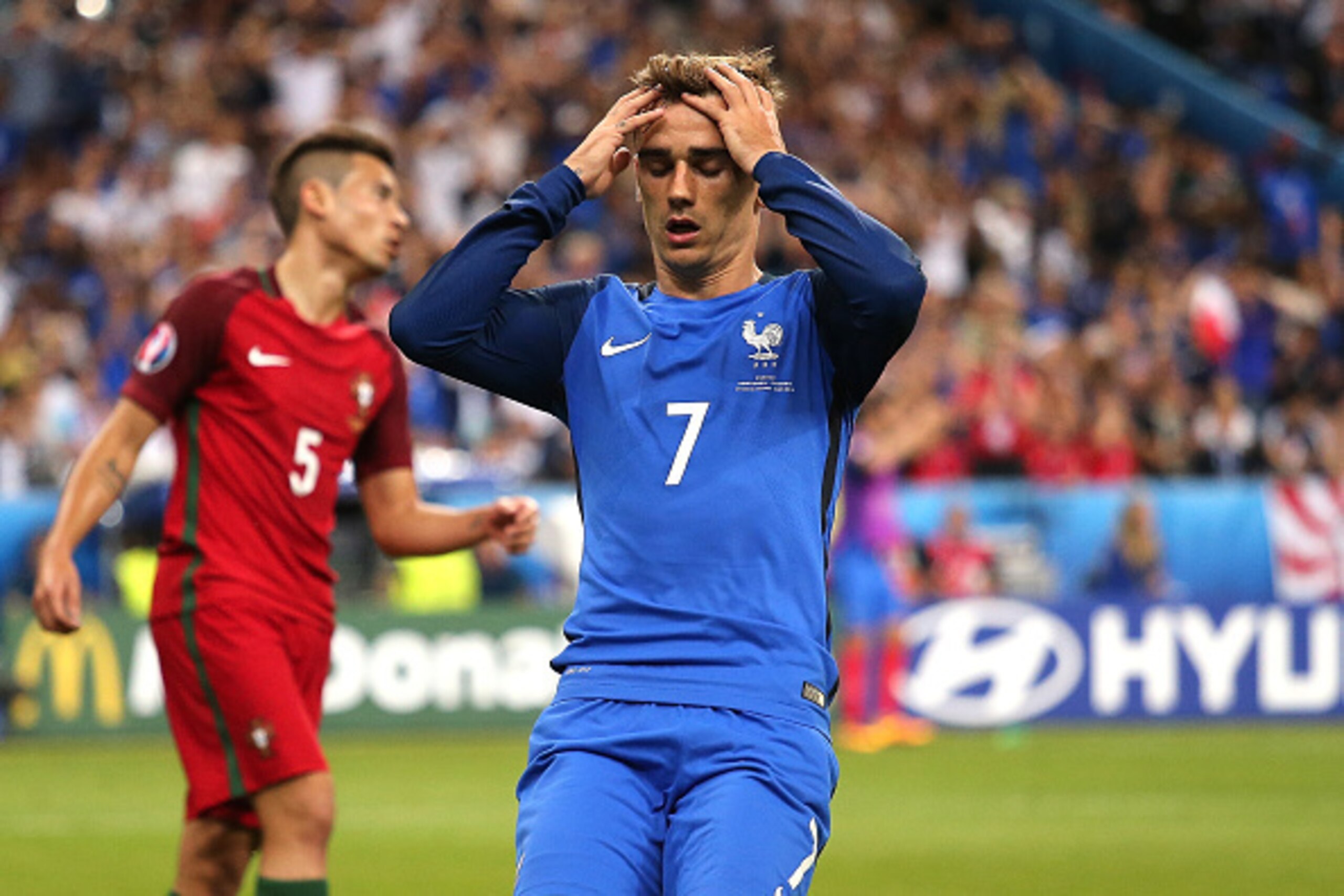 PARIS, FRANCE - JULY 10:  Antoine Griezmann of France reacts to a missed chance during the UEFA Euro 2016 Final match between Portugal and France at Stade de France on July 10, 2016 in Paris, France.  (Photo by Matthew Ashton - AMA/Getty Images)