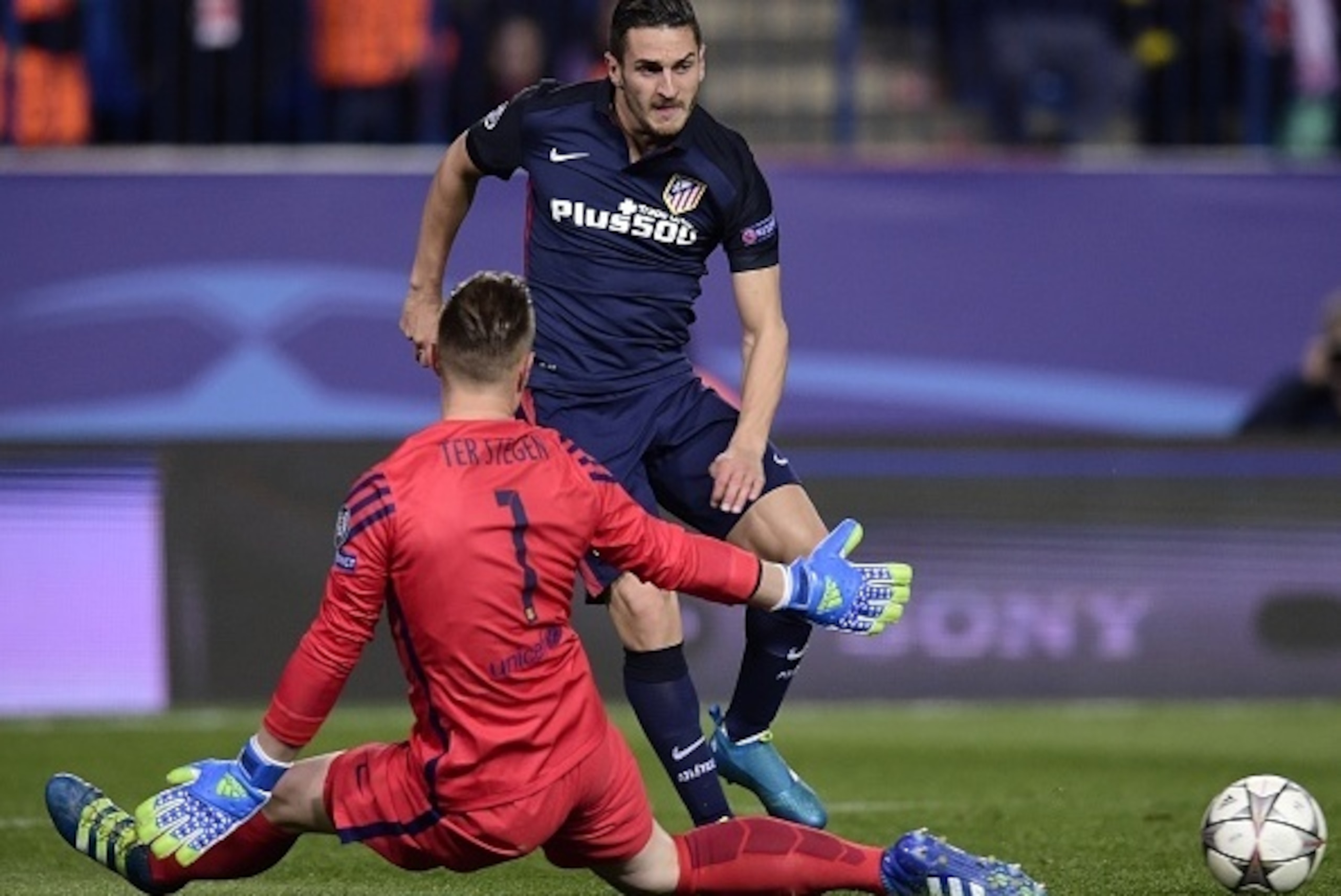 Atletico Madrid's midfielder Koke (R) vies with Barcelona's German goalkeeper Marc-Andre Ter Stegen during the Champions League quarter-final second leg football match Club Atletico de Madrid vs FC Barcelona at the Vicente Calderon stadium in Madrid on Ap Atletico Madrid's midfielder Koke (R) vies with Barcelona's German goalkeeper Marc-Andre Ter Stegen during the Champions League quarter-final second leg football match Club Atletico de Madrid vs FC Barcelona at the Vicente Calderon stadium in Madrid on Ap