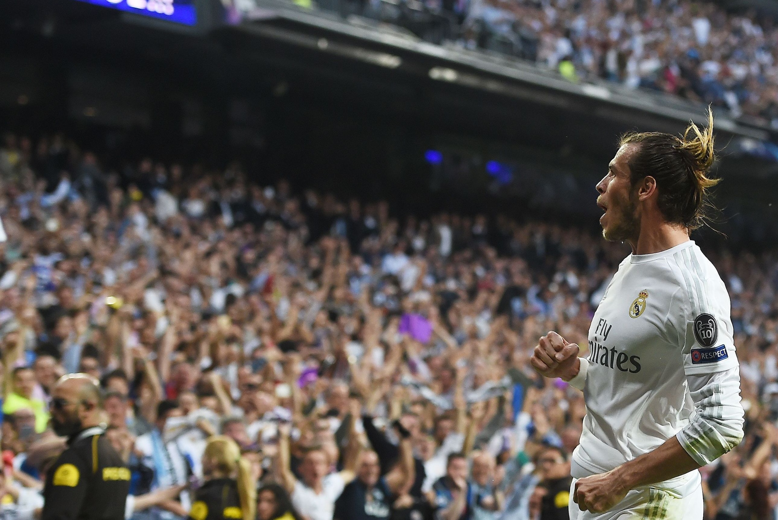 Real Madrid's Welsh forward Gareth Bale celebrates a goal during the UEFA Champions League semi-final second leg football match Real Madrid CF vs Manchester City FC at the Santiago Bernabeu stadium in Madrid, on May 4, 2016. / AFP / PAUL ELLIS        (Pho