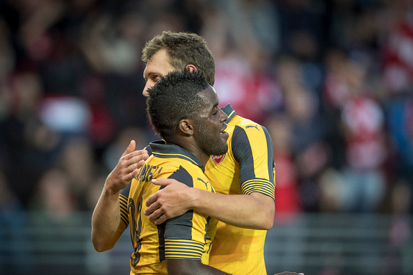 STAVANGER, NORWAY - AUGUST 05: Joel Campbell, Rob Holding of Arsenal during the match between Viking FK and Arsenal at Viking Stadion on August 5, 2016 in Stavanger, Norway. (Photo by Trond Tandberg/Getty Images)