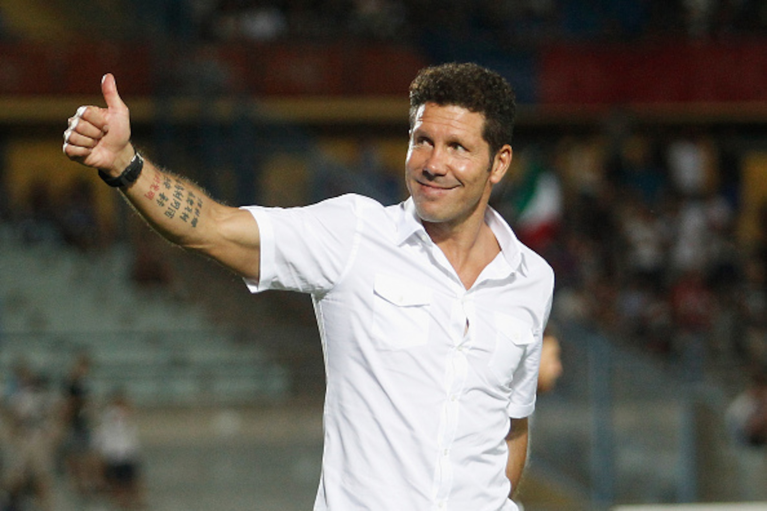 COSENZA, ITALY - AUGUST 06:  Head coach of Atletico de Madrid Diego Pablo Simeone salutes after a pre-season friendly match between FC Crotone and Club Atletico de Madrid at Stadio Comunale Gigi Marulla on August 6, 2016 in Cosenza, Italy.  (Photo by Maur