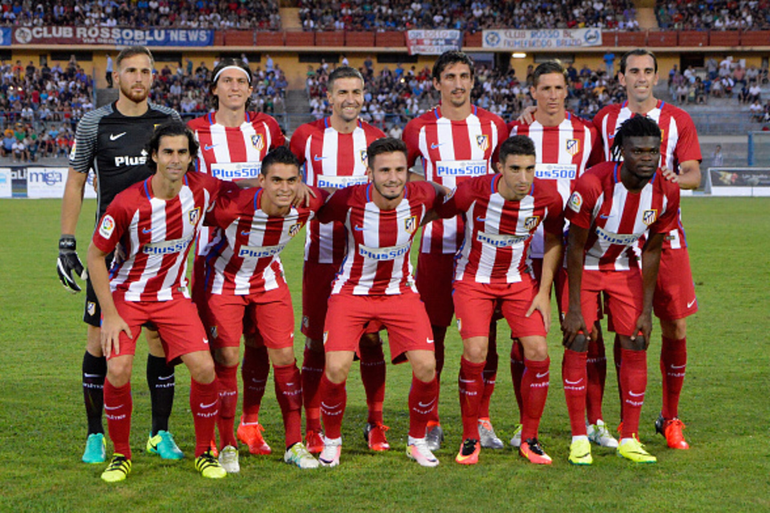 COSENZA, ITALY - AUGUST 06:  Players of Atletico de Madrid pose for photo prior to a pre-season friendly match between FC Crotone and Club Atletico de Madrid at Stadio Comunale Gigi Marulla on August 6, 2016 in Cosenza, Italy.  (Photo by Maurizio Lagana/G