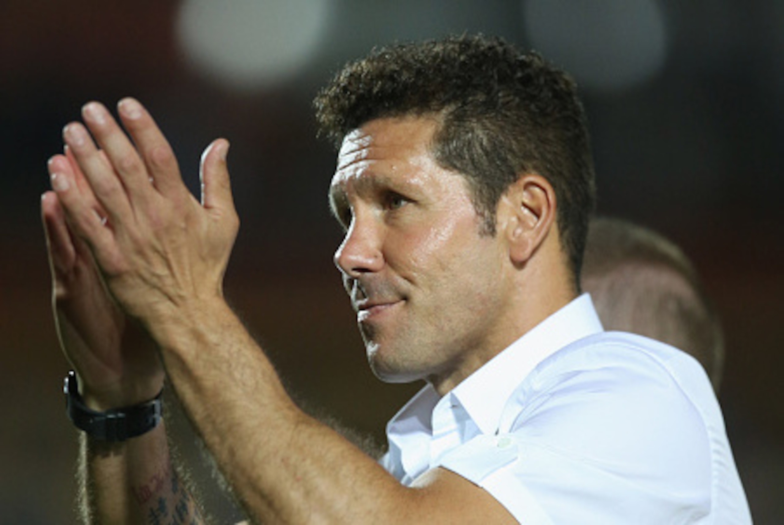 COSENZA, ITALY - AUGUST 06:  Head coach of Atletico de Madrid Diego Pablo Simeone salutes after a pre-season friendly match between FC Crotone and Club Atletico de Madrid at Stadio Comunale Gigi Marulla on August 6, 2016 in Cosenza, Italy.  (Photo by Maur