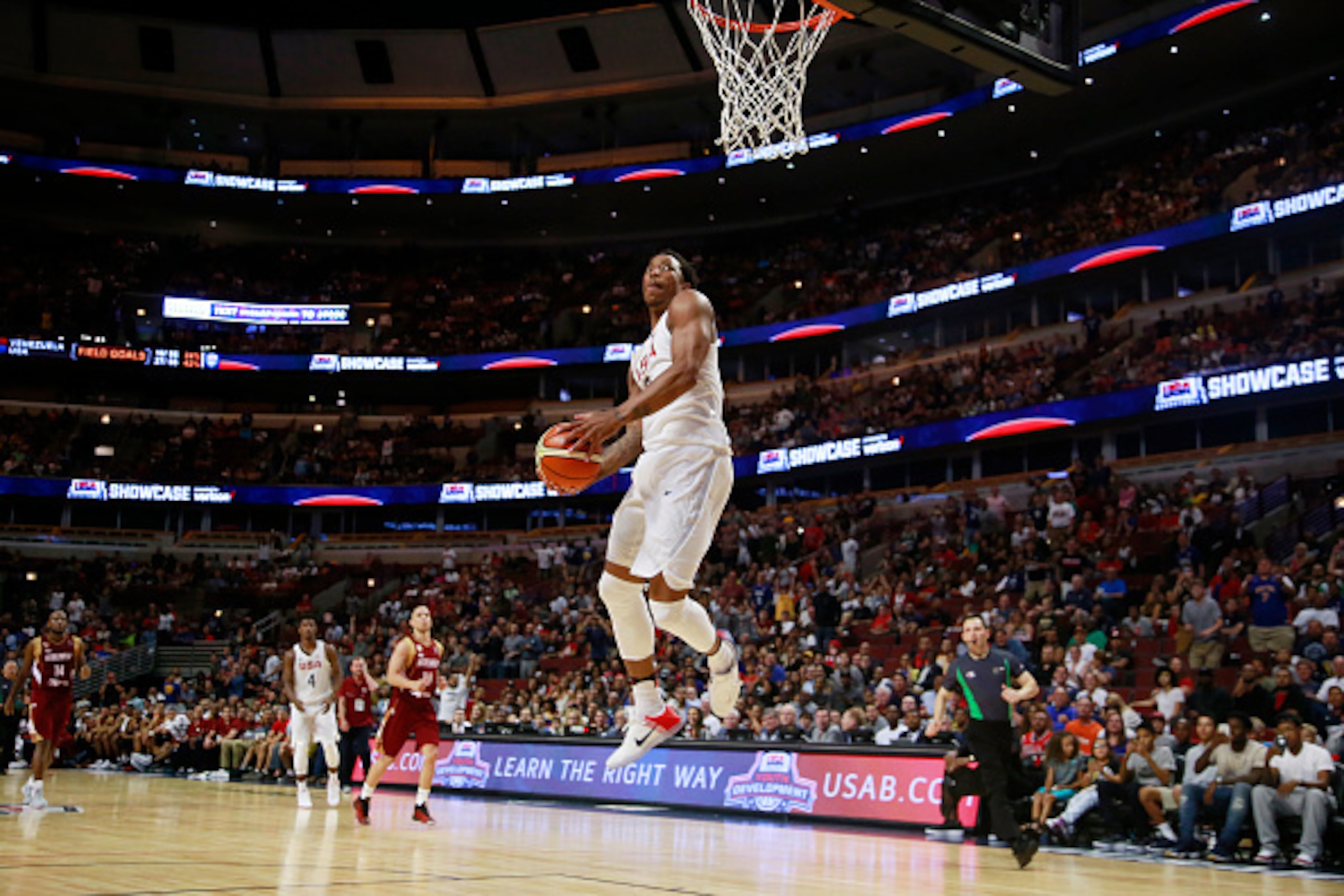 CHICAGO, IL - JULY 29: DeMar DeRozan #9 of the USA Basketball Men's National Team goes up for a dunk against Venezuela on July 29, 2016 at the United Center in Chicago, Illinois. NOTE TO USER: User expressly acknowledges and agrees that, by downloading a CHICAGO, IL - JULY 29: DeMar DeRozan #9 of the USA Basketball Men's National Team goes up for a dunk against Venezuela on July 29, 2016 at the United Center in Chicago, Illinois. NOTE TO USER: User expressly acknowledges and agrees that, by downloading a
