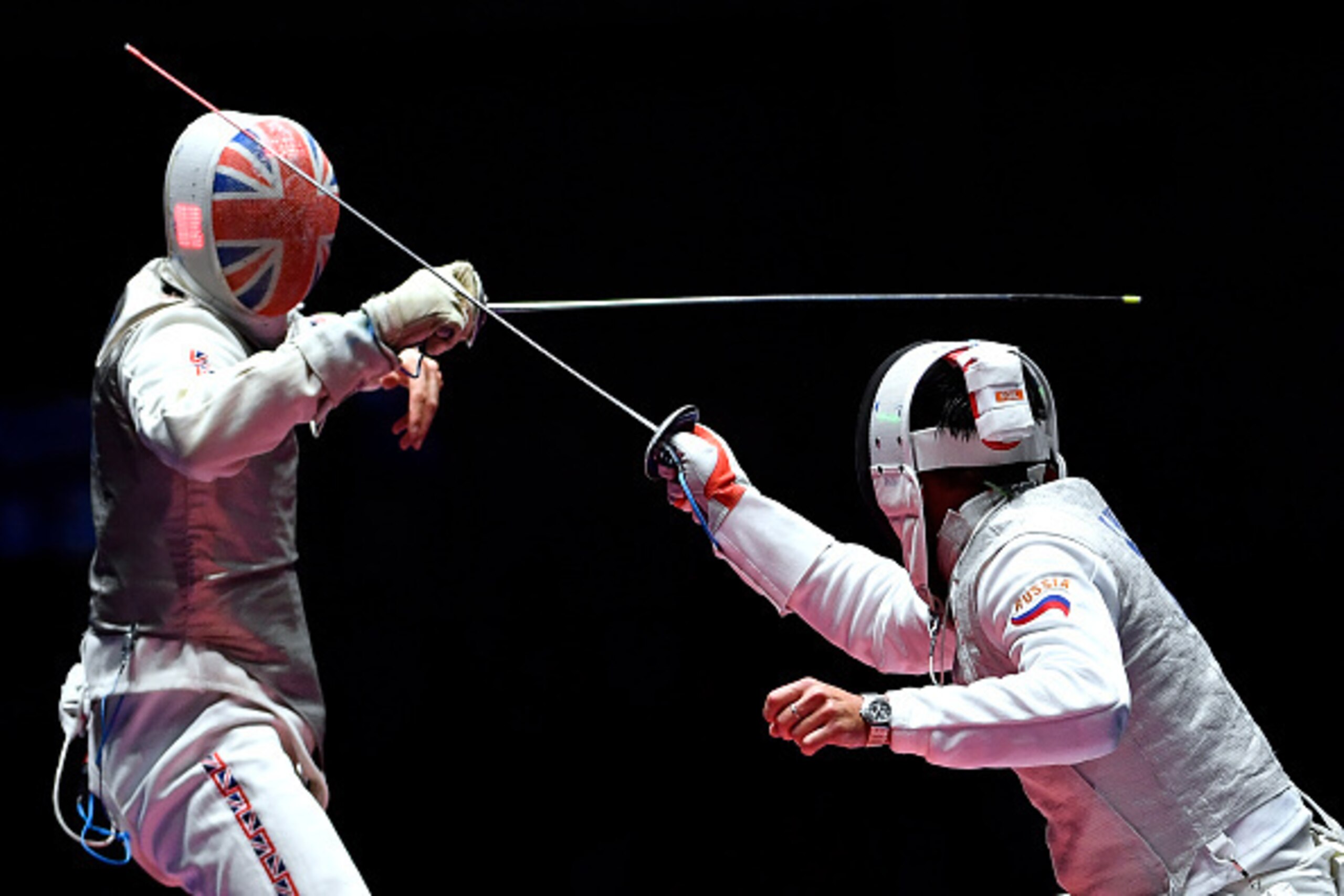 Great Britain's Richard Kruse (L) competes against Russia's Timur Safin during the mens individual foil bronze medal bout as part of the fencing event of the Rio 2016 Olympic Games, on August 7, 2016, at the Carioca Arena 3, in Rio de Janeiro. / AFP / Fab