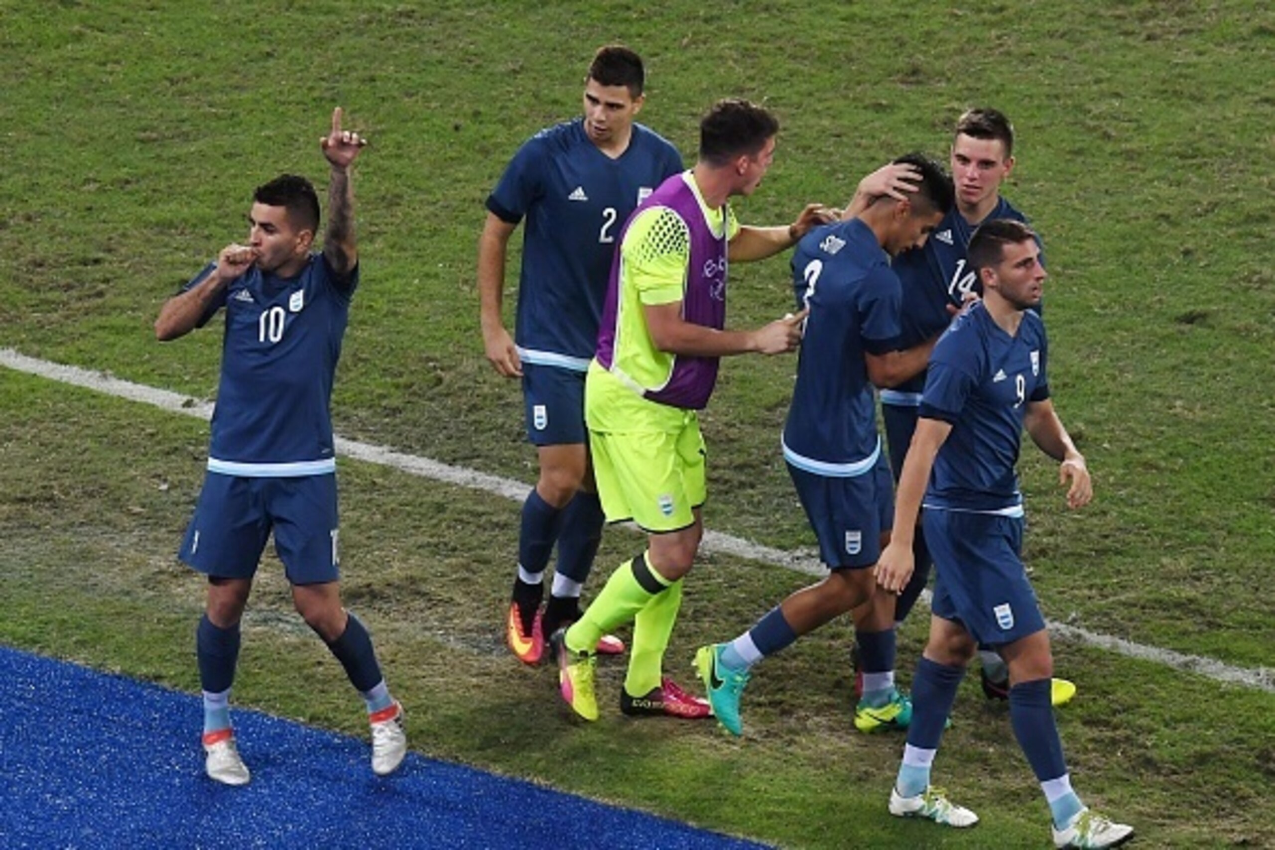 Argentina player Angel Correa (L) celebrates after scoring against Algeria during their Rio 2016 Olympic Games men's First Round Group D football match at the Olympic Stadium in Rio de Janeiro, Brazil, on August 7, 2016. / AFP / VANDERLEI ALMEIDA        (