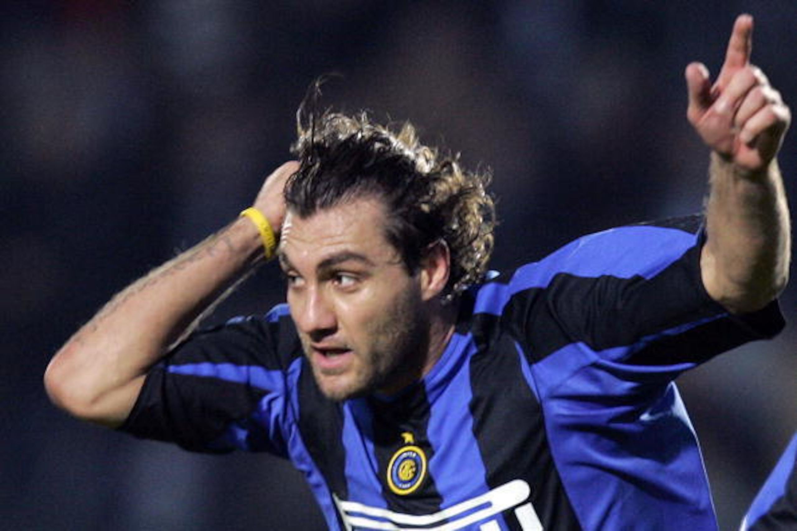 SIENA, ITALY:  Inter Milan's striker Christian Vieri celebrates after scoring the equalizing goal against Siena, during their Italian serie A football match at Franchi stadium in Siena, 12 December 2004. The match ended in a 2-2 draw. AFP PHOTO / CARLO BA