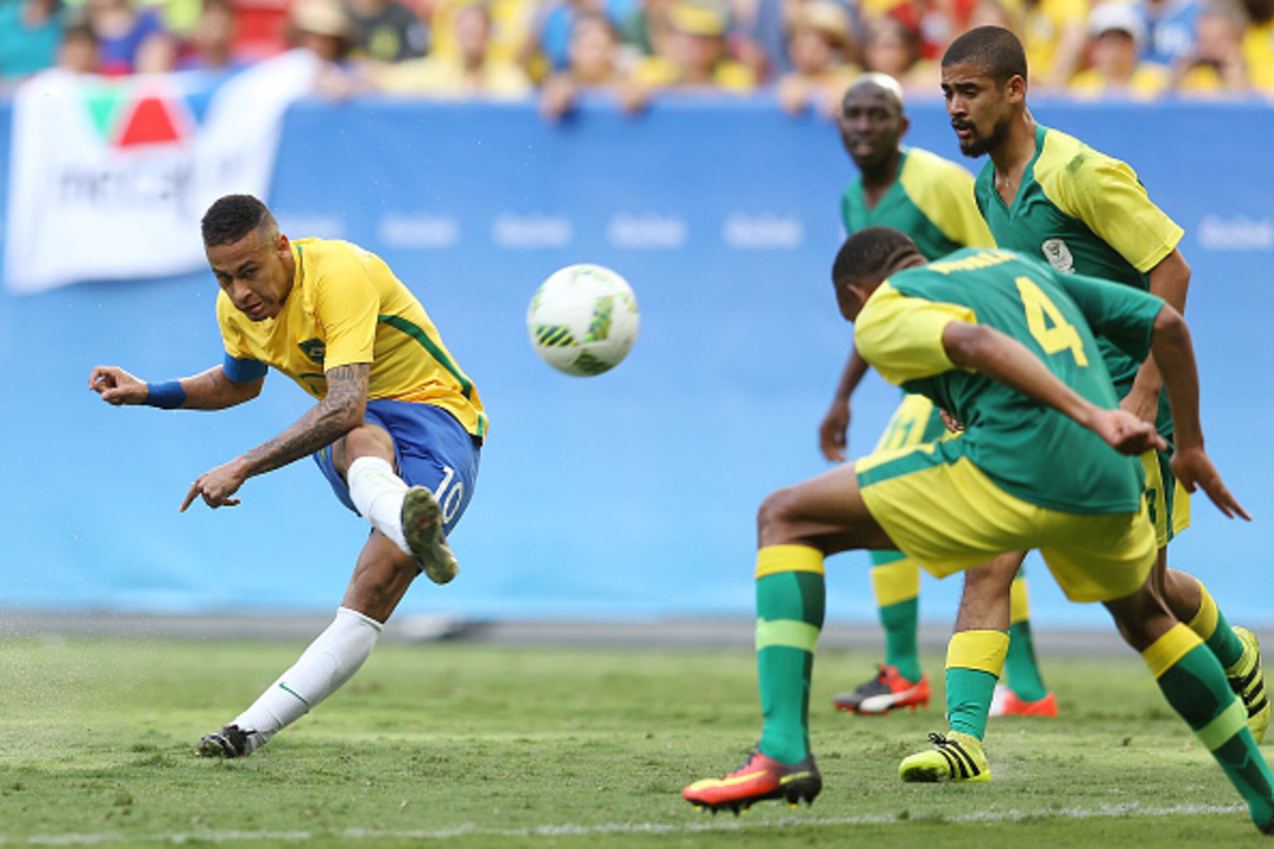 BRASILIA, BRAZIL - AUGUST 04: Neymar Jr. #10 of Brazil kicks the ball against South Africa at Mane Garrincha Stadium on August 4, 2016 in Brasilia, Brazil. (Photo by Celso Junior/Getty Images)