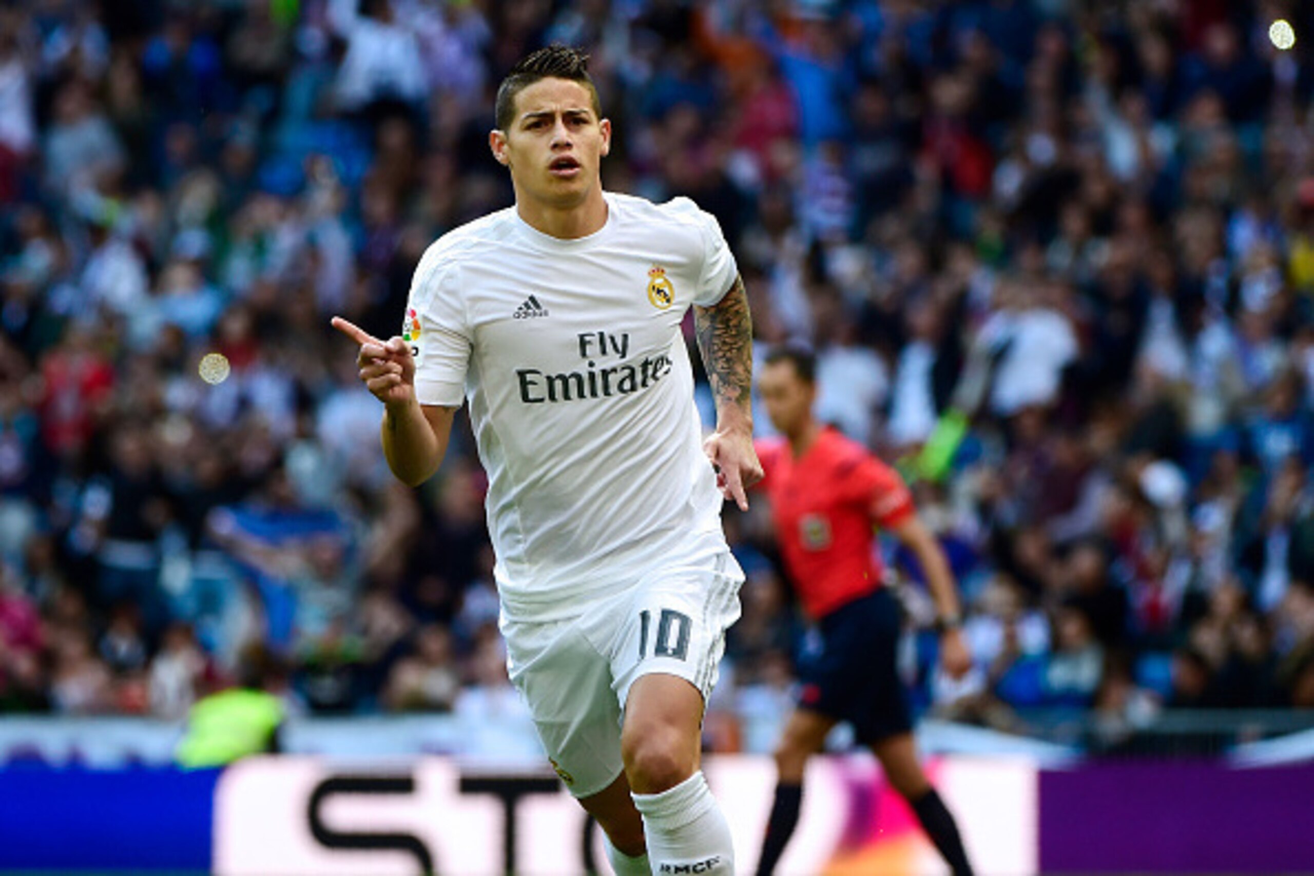 Real Madrid's Colombian midfielder James Rodriguez celebrates a goal during the Spanish league football match Real Madrid CF vs SD Eibar at the Santiago Bernabeu stadium in Madrid on April 9, 2016. / AFP / PIERRE-PHILIPPE MARCOU        (Photo credit shoul