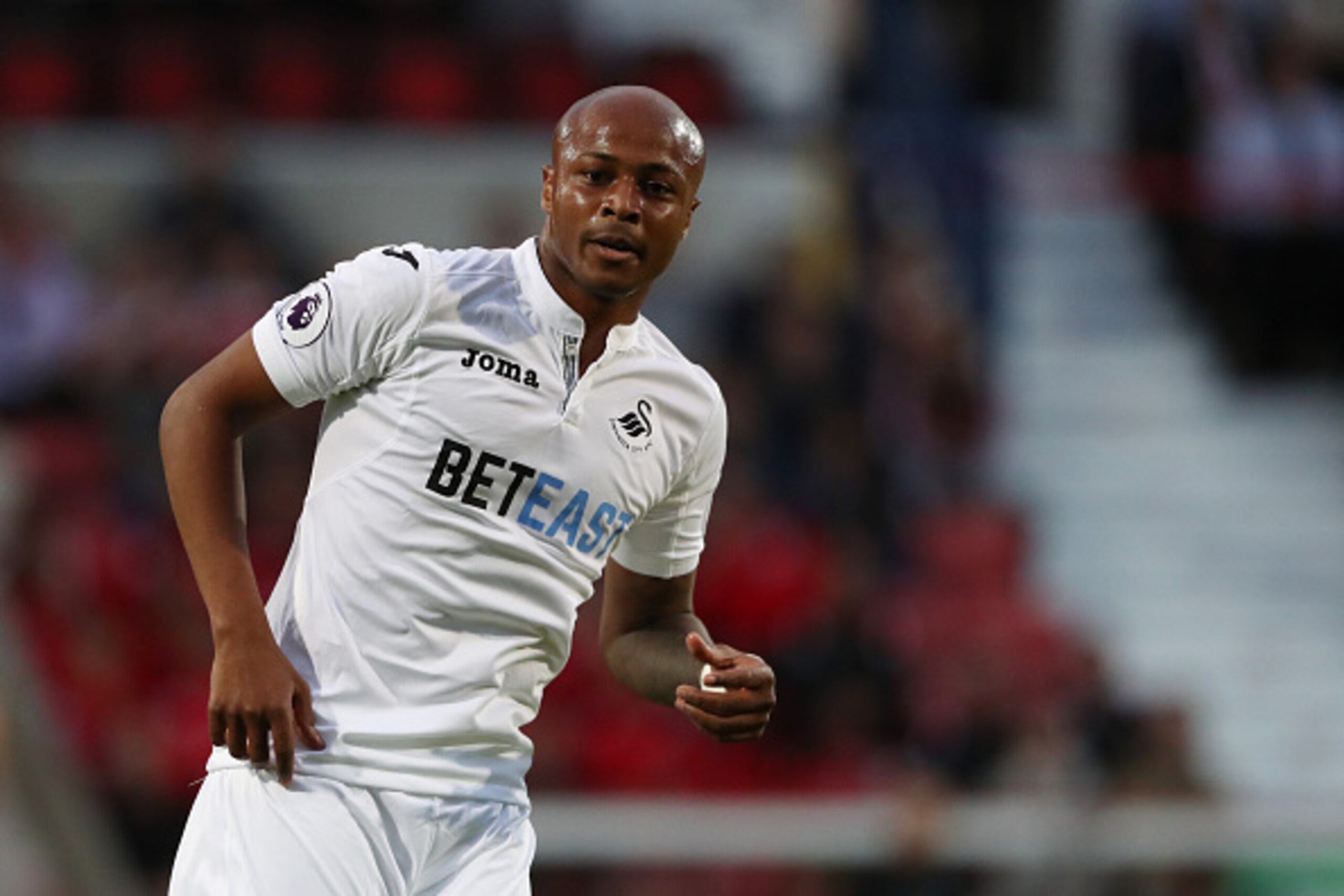 SWINDON, ENGLAND - JULY 27: Andre Ayew of Swansea City during the pre-season friendly between Swindon Town and Swansea City at County Ground on July 27, 2016 in Swindon, England. (Photo by Matthew Ashton - AMA/Getty Images) SWINDON, ENGLAND - JULY 27: Andre Ayew of Swansea City during the pre-season friendly between Swindon Town and Swansea City at County Ground on July 27, 2016 in Swindon, England. (Photo by Matthew Ashton - AMA/Getty Images)