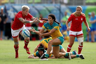 RIO DE JANEIRO, BRAZIL - AUGUST 08:  Charlotte Caslick of Australia passes the ball during the Women's Semi Final 1 Rugby Sevens match between Australia and Canada on Day 3 of the Rio 2016 Olympic Games at the Deodoro Stadium on August 8, 2016 in Rio de J