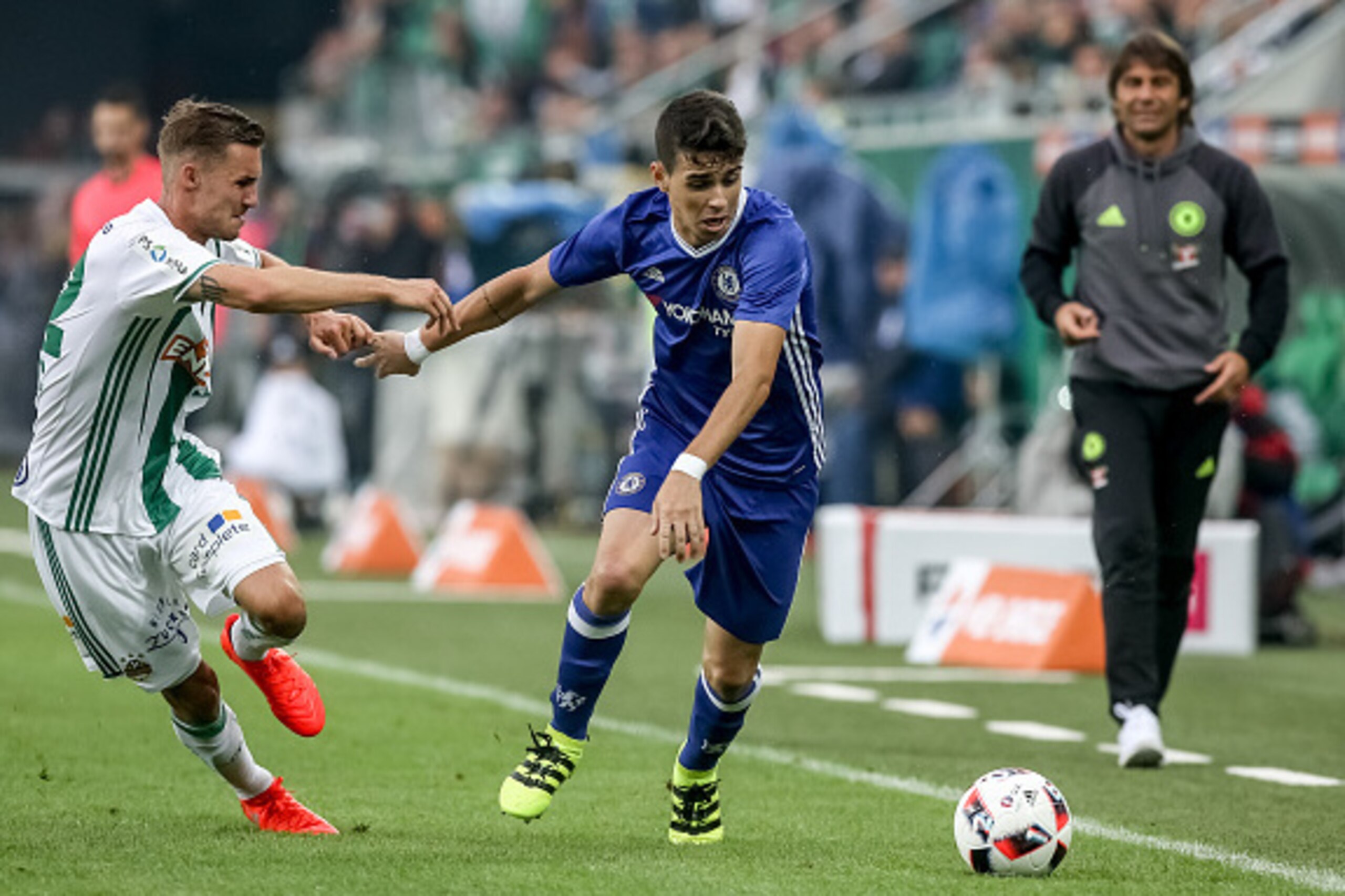 VIENNA, AUSTRIA - JULY 16:  Oscar (R) of Chelsea competes for the ball with Mario Pavelic (L) of Rapid Vienna during an friendly match between SK Rapid Vienna and Chelsea F.C. at Allianz Stadion on July 16, 2016 in Vienna, Austria.  (Photo by Matej Divizn