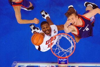 28 Sep 2000:  Shareef Abdur-Rahim of the USA battles Nikita Morgunov of Russia for a rebound during the Mens Basketball Semi-Final at the Sydney Superdome on Day 13 of the Sydney 2000 Olympic Games in Sydney, Australia. USA won 85-70. \ Mandatory Credit:J