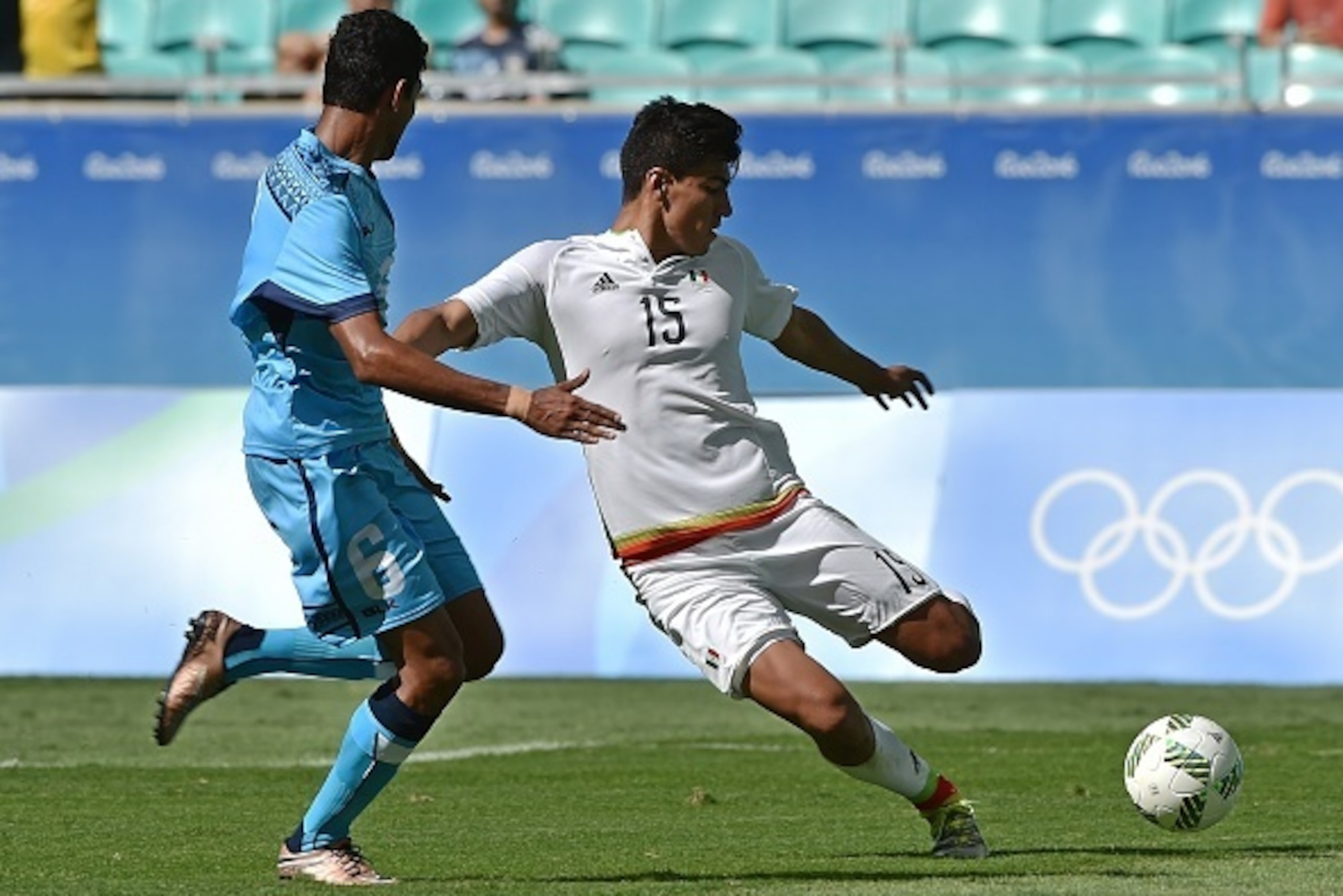 Erick Gutierrez (R) of Mexico vies for the ball with Anish Khem of Fiji during their Rio 2016 Olympic Games mens second round Group C football match, at the Arena Fonte Nova Stadium in Salvador, Brazil on August 7, 2016. / AFP / NELSON ALMEIDA        (Pho