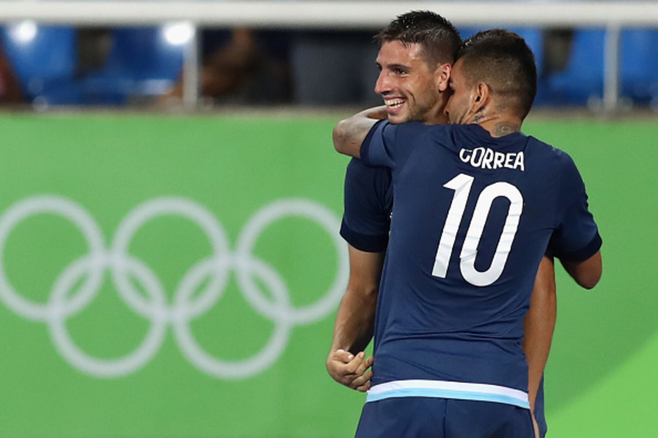 RIO DE JANEIRO, BRAZIL - AUGUST 07:  Jonathan Calleri  of Argentina celebrates scoring the 2nd team goal with his team mate Angel Correa during the Men's Group D first round match between Argentina and Algeria during the Rio 2016 Olympic Games at the Olym