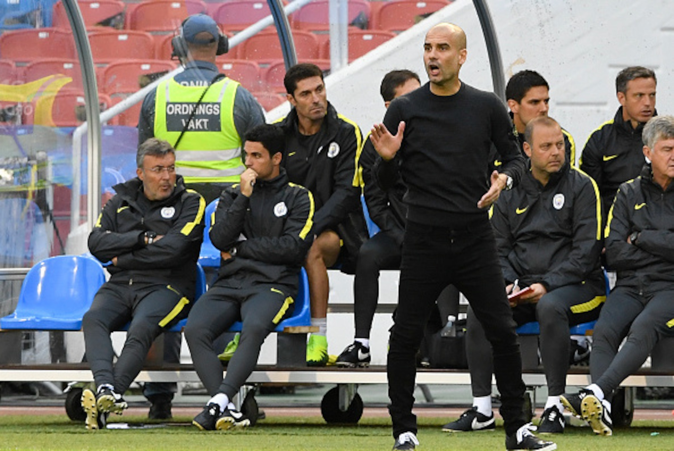 Manchester City's Spanish head coach Pep Guardiola (C) reacts during the friendly football match between Arsenal and Manchester City at the Ullevi stadium in Gothenburg on August 7, 2016. / AFP / JONATHAN NACKSTRAND        (Photo credit should read JONATH