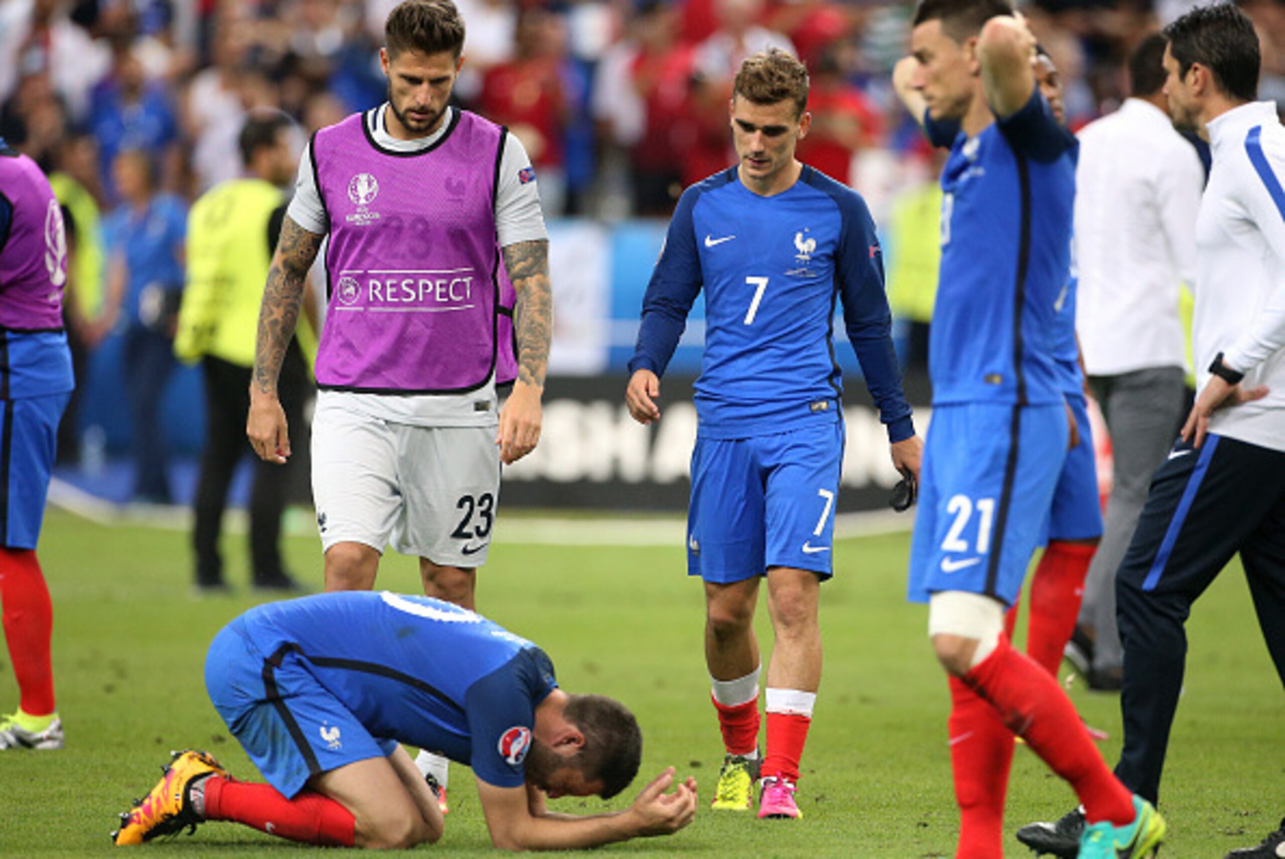 PARIS, FRANCE - JULY 10: Andre-Pierre Gignac, goalkeeper of France Benoit Costil, Antoine Griezmann, Laurent Koscielny of France react following the UEFA Euro 2016 final match between Portugal and France at Stade de France on July 10, 2016 in Saint-Denis 