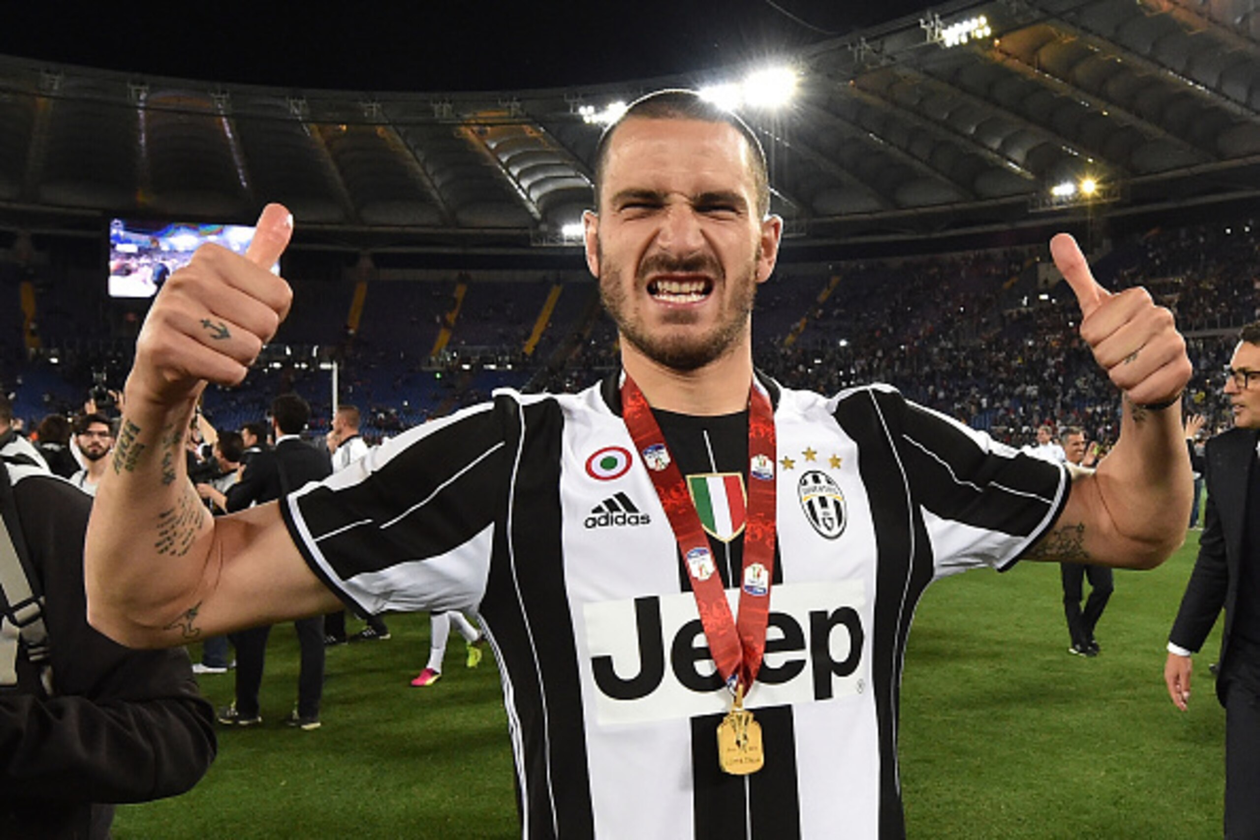 ROME, ITALY - MAY 21: Leonardo Bonucci of Juventus FC celebrates the victory after the TIM Cup match between AC Milan and Juventus FC at Stadio Olimpico on May 21, 2016 in Rome, Italy.  (Photo by Giuseppe Bellini/Getty Images)