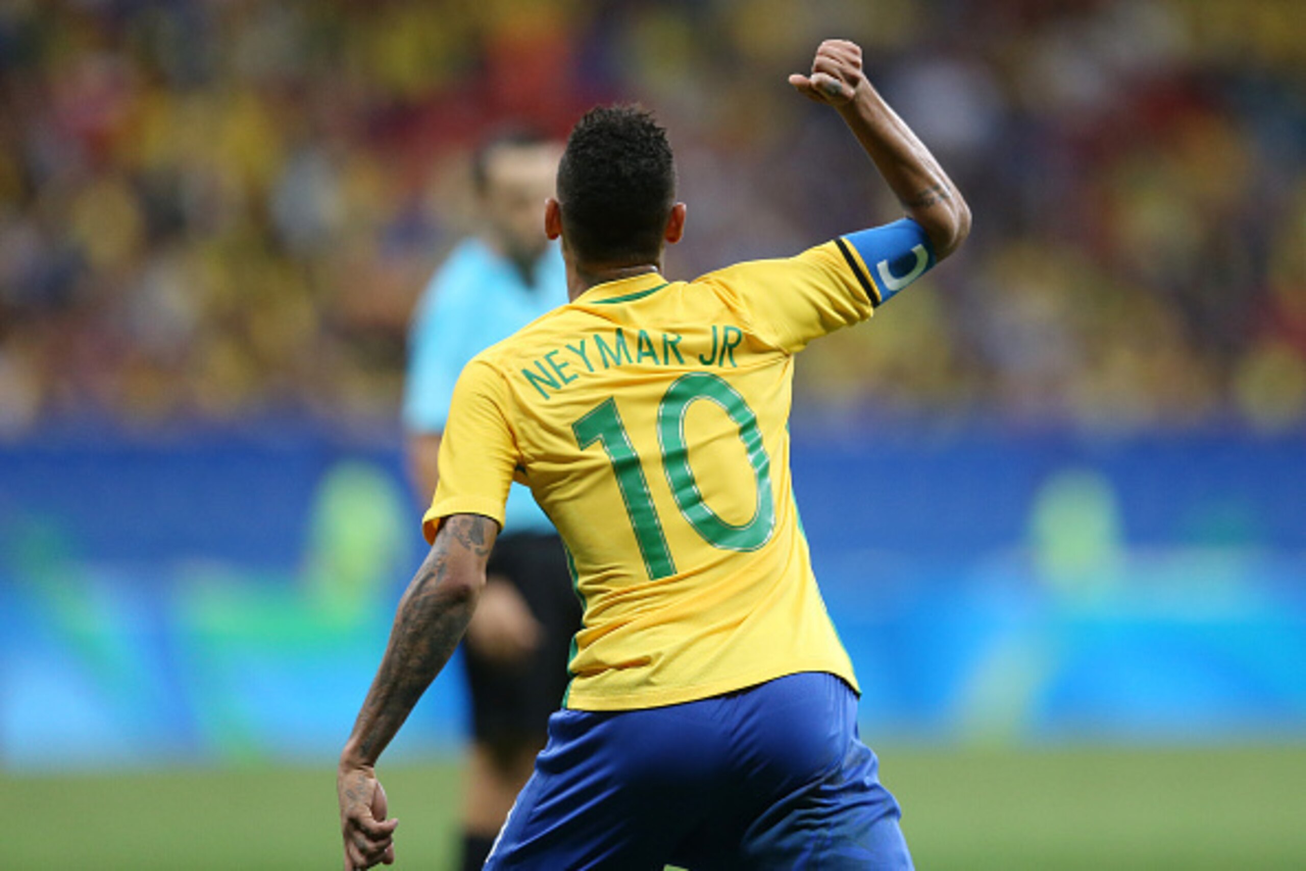 BRASILIA, BRAZIL - AUGUST 07: Neymar Jr #10 Brasil during the men's soccer match bewtween Brazil and Iraq at Mane Garrincha Stadium during the Rio 2016 Olympic Games on August 7, 2016 in Brasilia, Brazil. (Photo by Celso Junior/Getty Images)