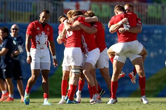 RIO DE JANEIRO, BRAZIL - AUGUST 11:  Great Britain players celebrate victory after the Men's Rugby Sevens semi final match between Great Britain and South Africa on Day 6 of the Rio 2016 Olympics at Deodoro Stadium on August 11, 2016 in Rio de Janeiro, Br