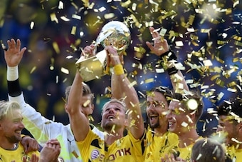 Dortmund's players celebrate with the trophy after winning the German Supercup football match Borussia Dortmund vs Bayern Munich in the German city of Dortmund on August 13, 2014. AFP PHOTO / PATRIK STOLLARZ

DFL RULES TO LIMIT THE ONLINE USAGE DURING MAT