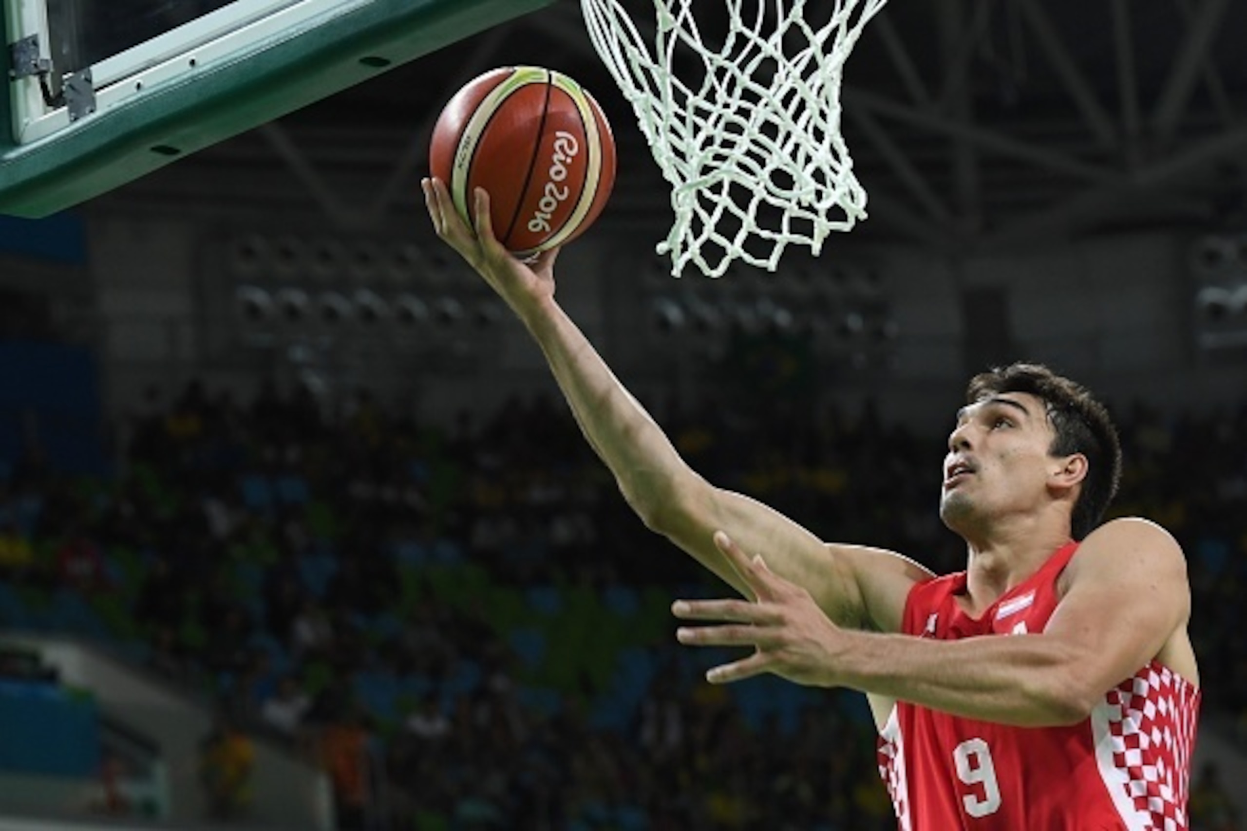 Croatia's forward Dario Saric goes to the basket during a Men's round Group B basketball match between Brazil and Croatia at the Carioca Arena 1 in Rio de Janeiro on August 11, 2016 during the Rio 2016 Olympic Games. / AFP / Mark RALSTON        (Photo cre