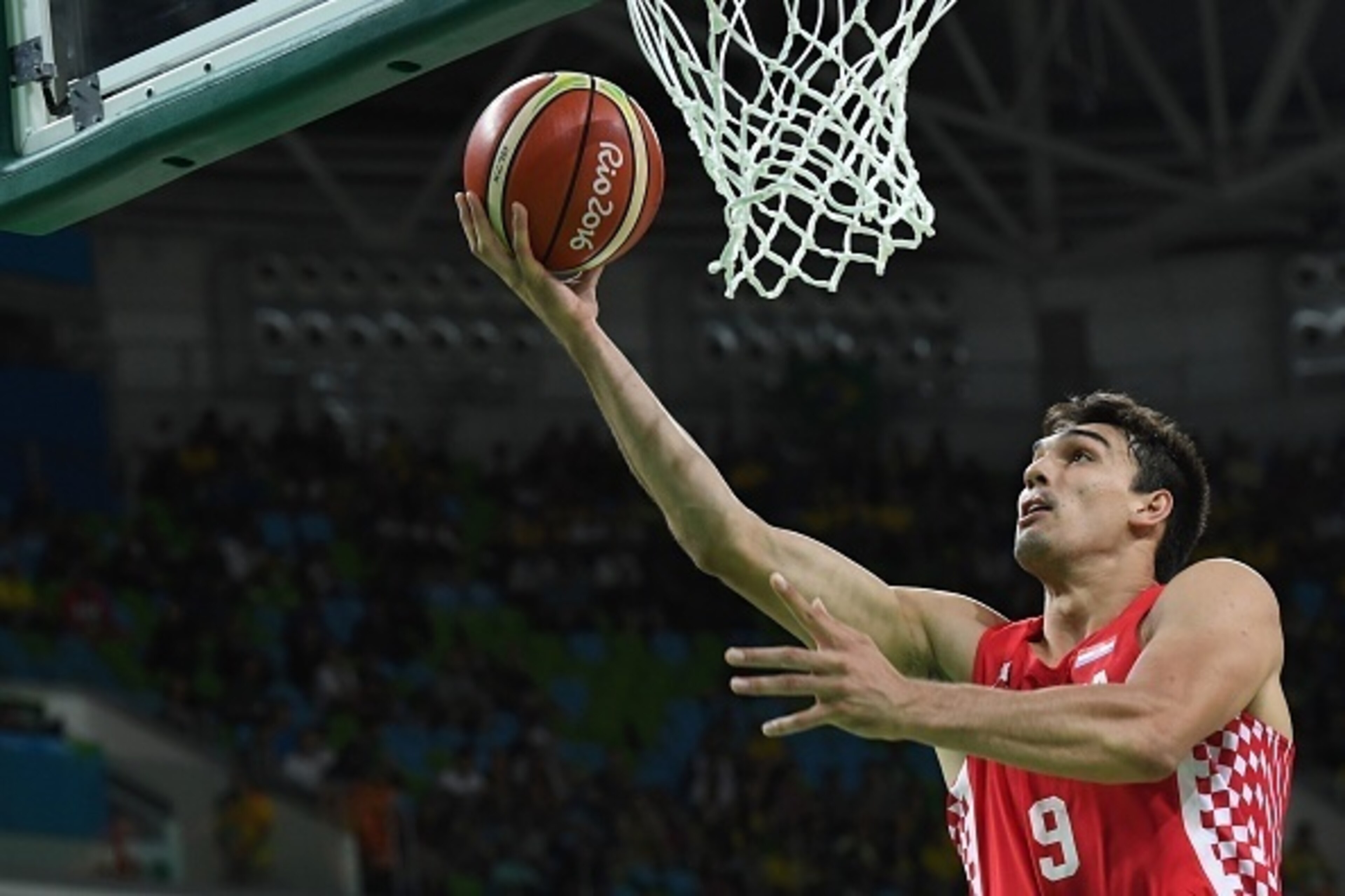 Croatia's forward Dario Saric goes to the basket during a Men's round Group B basketball match between Brazil and Croatia at the Carioca Arena 1 in Rio de Janeiro on August 11, 2016 during the Rio 2016 Olympic Games. / AFP / Mark RALSTON        (Photo cre