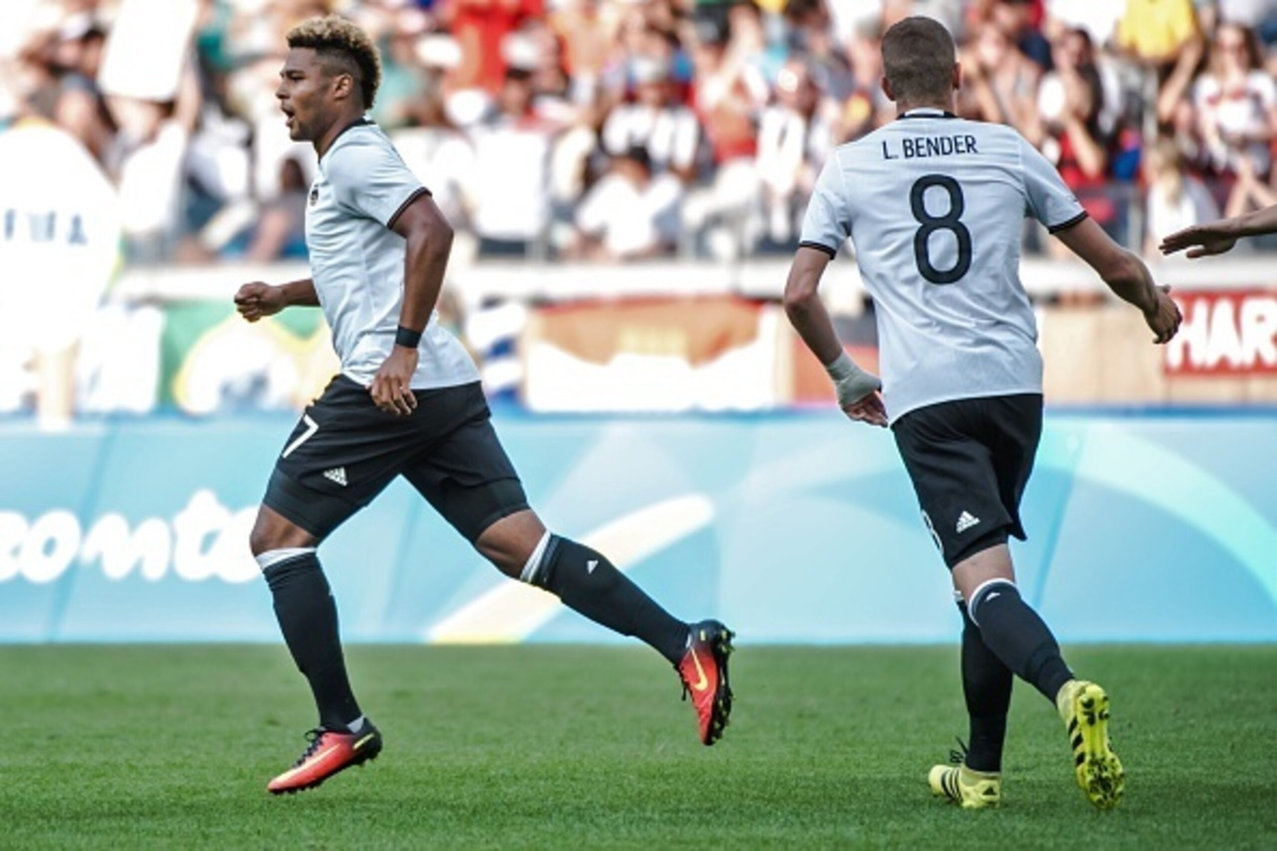 Germany's Serge Gnabry celebrates his goal against Fiji during the Rio 2016 Olympic Games first round Group C men's football match Germany vs Fiji at the Mineirao stadium in Belo Horizonte, Brazil on August 10, 2016.  / AFP / GUSTAVO ANDRADE        (Photo