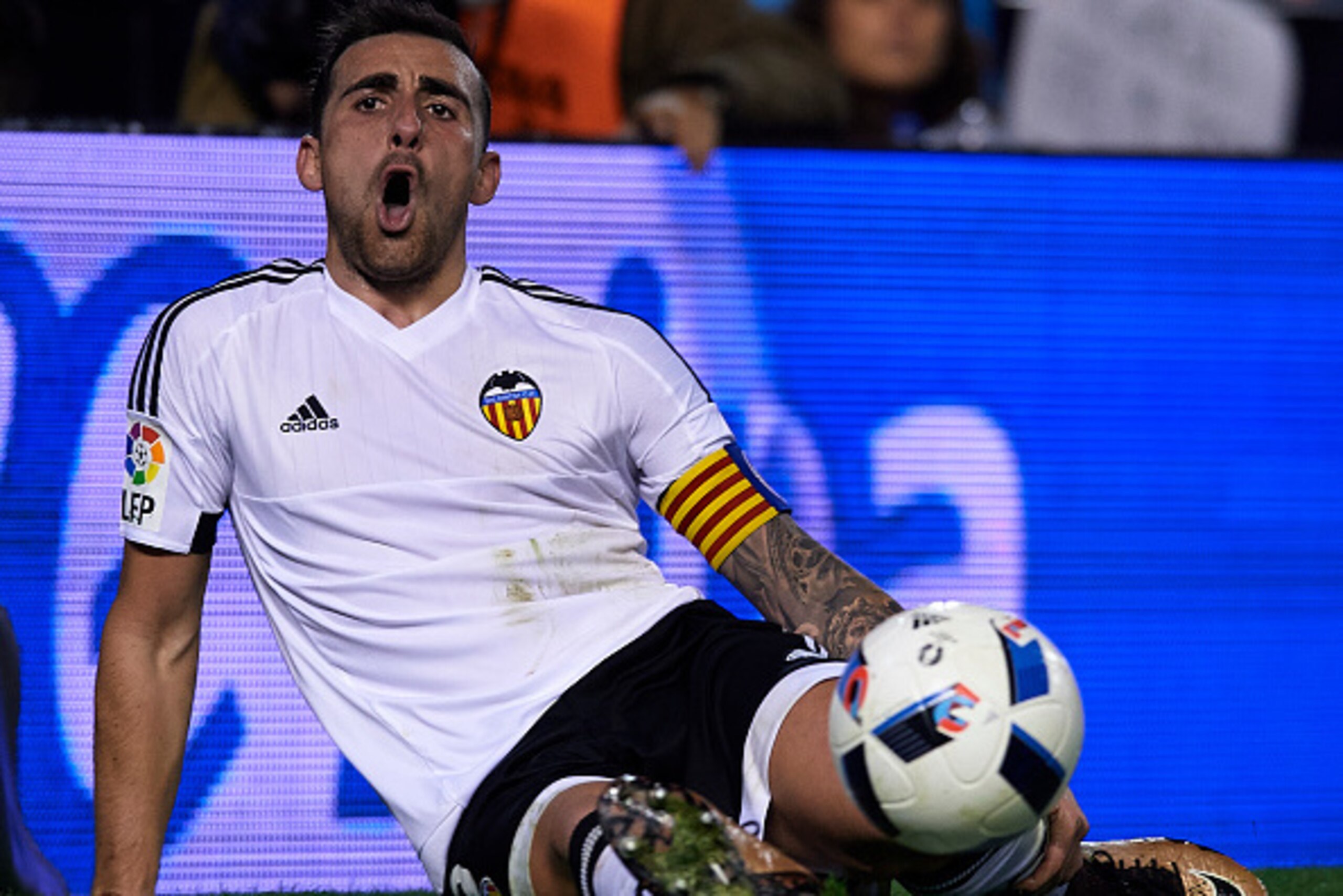 VALENCIA, SPAIN - JANUARY 21:  Paco Alcacer of Valencia lies injured on the pitch during the Copa del Rey Quarter Final First Leg match between Valencia CF and UD Las Palmas at Estadio Mestalla on January 21, 2016 in Valencia, Spain.  (Photo by Manuel Que