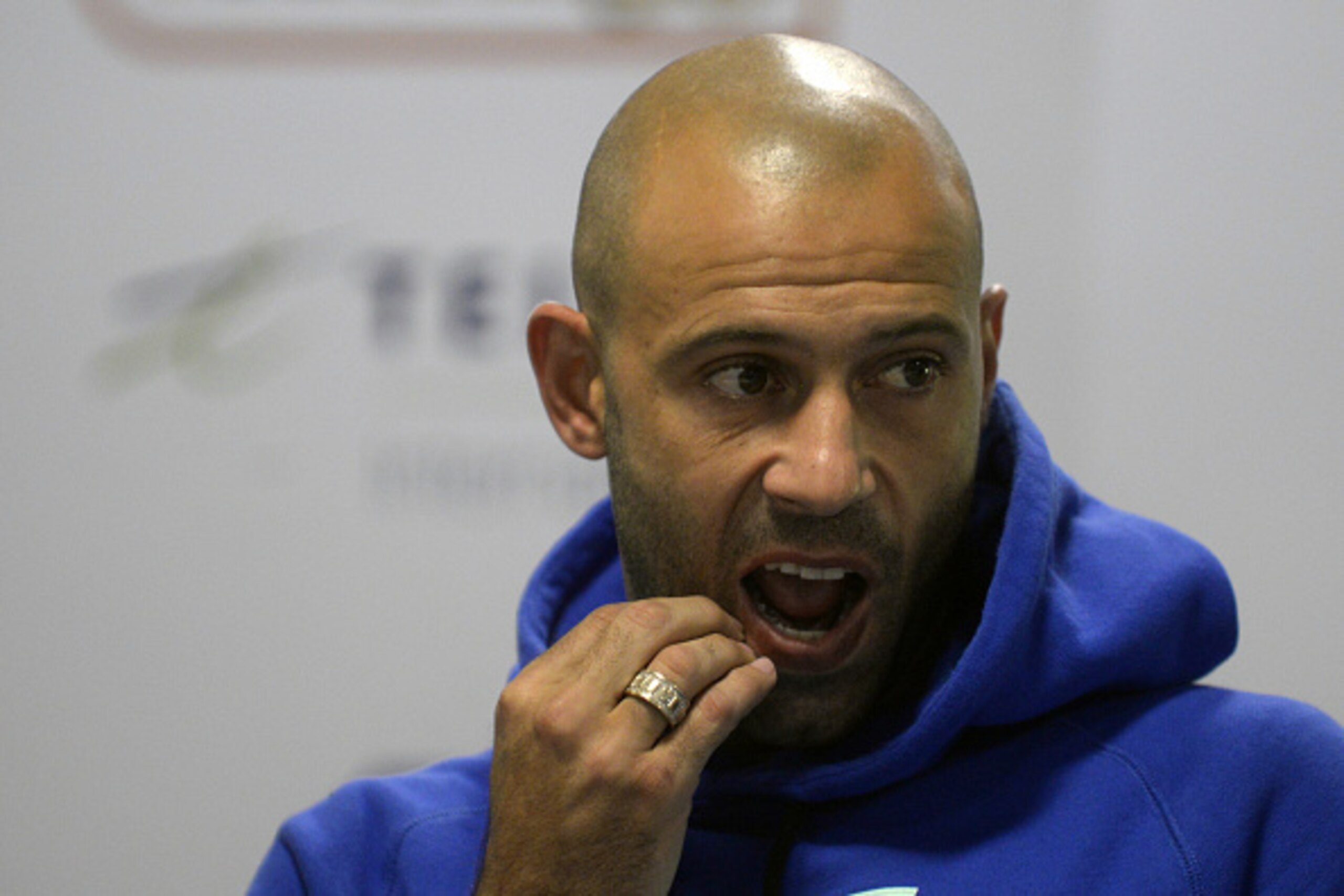 Barcelona's Argentinian defender Javier Mascherano gestures during a press conference in Guatemala City on July 2, 2016. 
Mascherano is in Guatemala to promote football tennis. / AFP / JOHAN ORDONEZ        (Photo credit should read JOHAN ORDONEZ/AFP/Getty