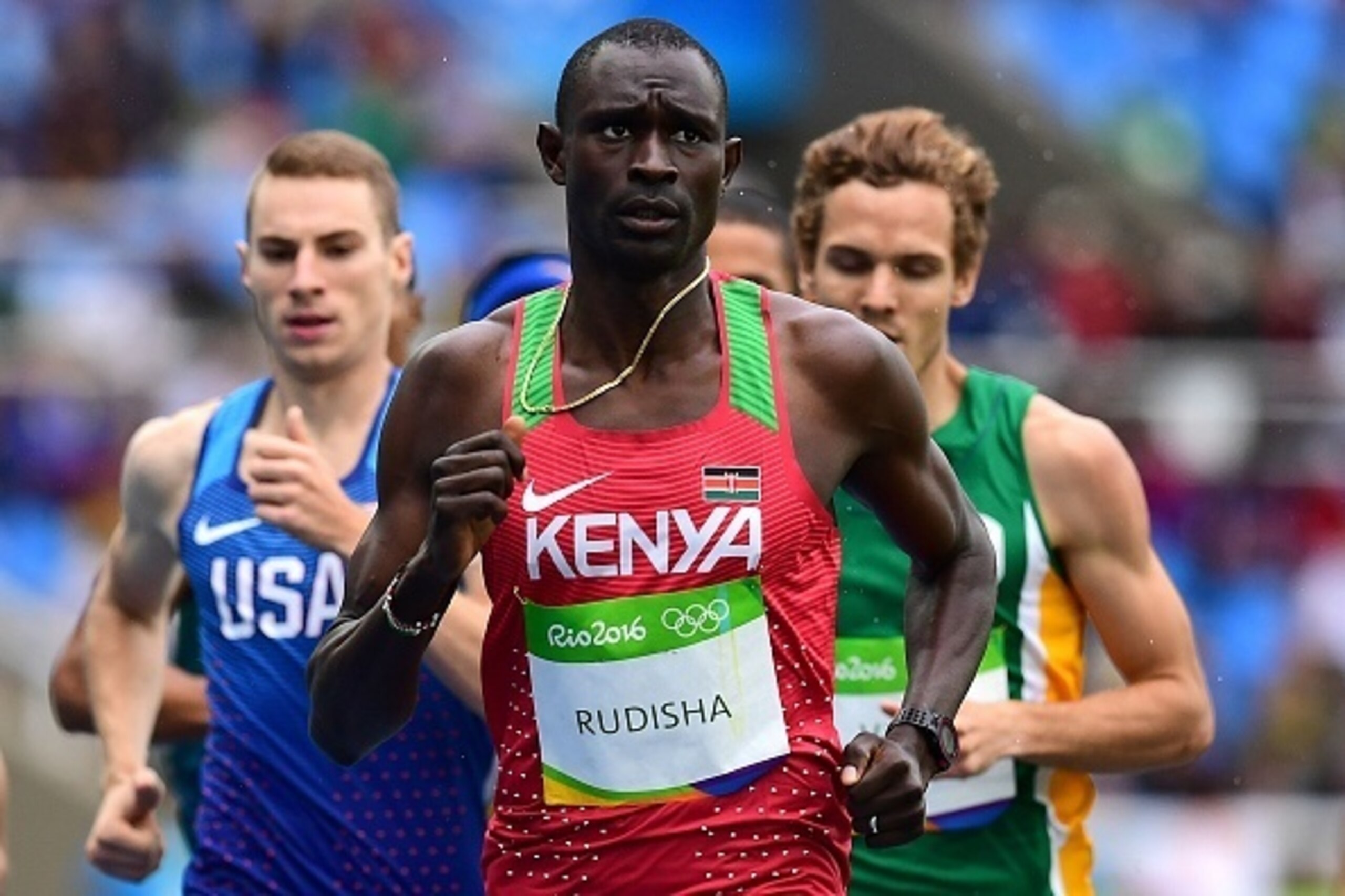 TOPSHOT - Kenya's David Lekuta Rudisha (C) leads the field in the Men's 800m Round 1 heat during the athletics event at the Rio 2016 Olympic Games at the Olympic Stadium in Rio de Janeiro on August 12, 2016.   / AFP / FRANCK FIFE        (Photo credit shou
