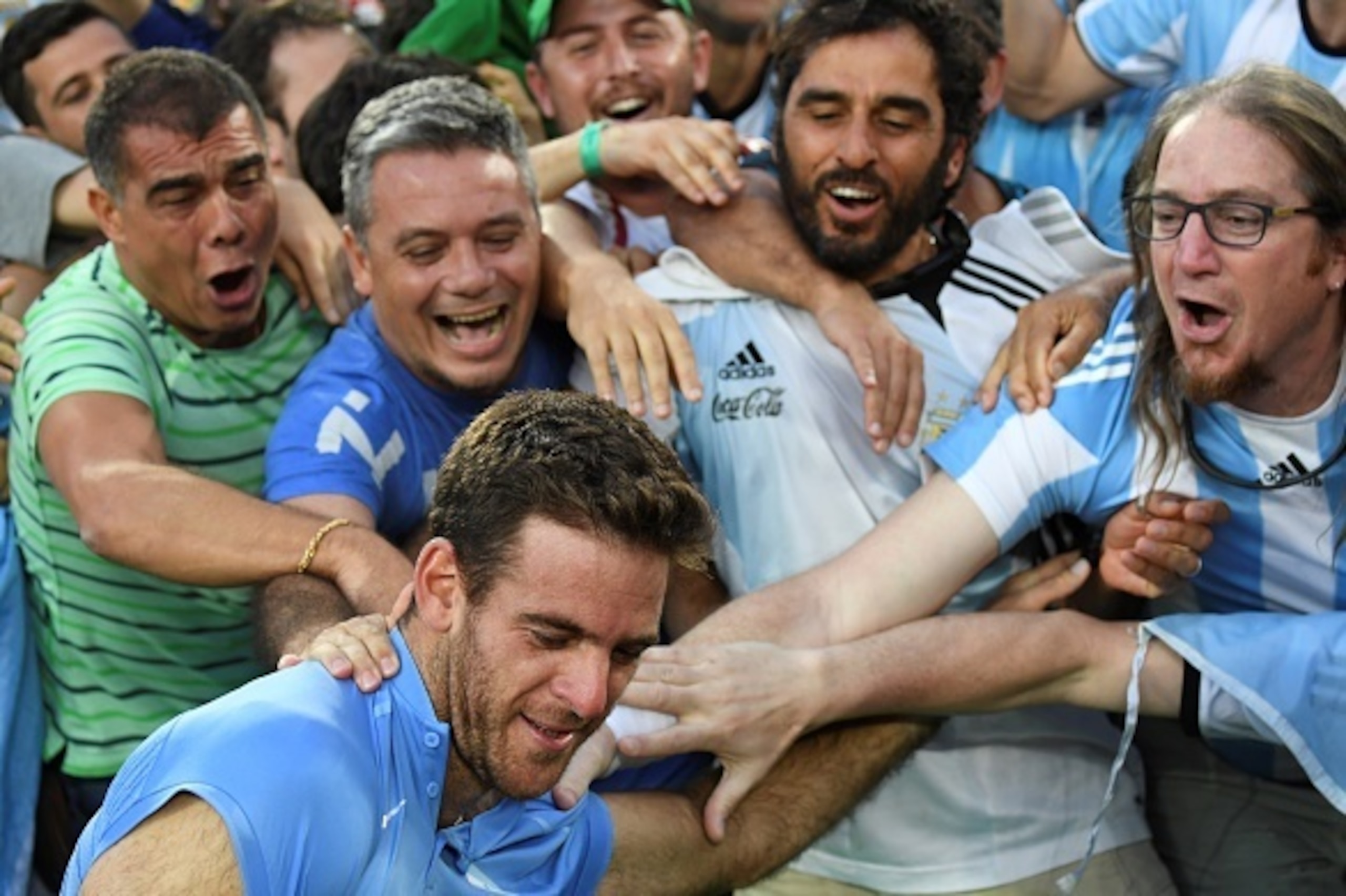 Argentina's Juan Martin Del Potro is congratulated by fans after winning the men's singles semi-final tennis match against Spain's Rafael Nadal at the Olympic Tennis Centre of the Rio 2016 Olympic Games in Rio de Janeiro on August 13, 2016. / AFP / Martin