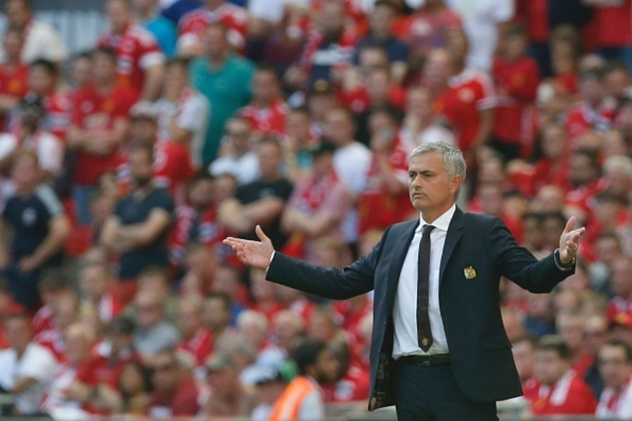 Manchester United's Portuguese manager Jose Mourinho gestures from the touchline during the FA Community Shield football match between Manchester United and Leicester City at Wembley Stadium in London on August 7, 2016. / AFP / Ian Kington / NOT FOR MARK Manchester United's Portuguese manager Jose Mourinho gestures from the touchline during the FA Community Shield football match between Manchester United and Leicester City at Wembley Stadium in London on August 7, 2016. / AFP / Ian Kington / NOT FOR MARK
