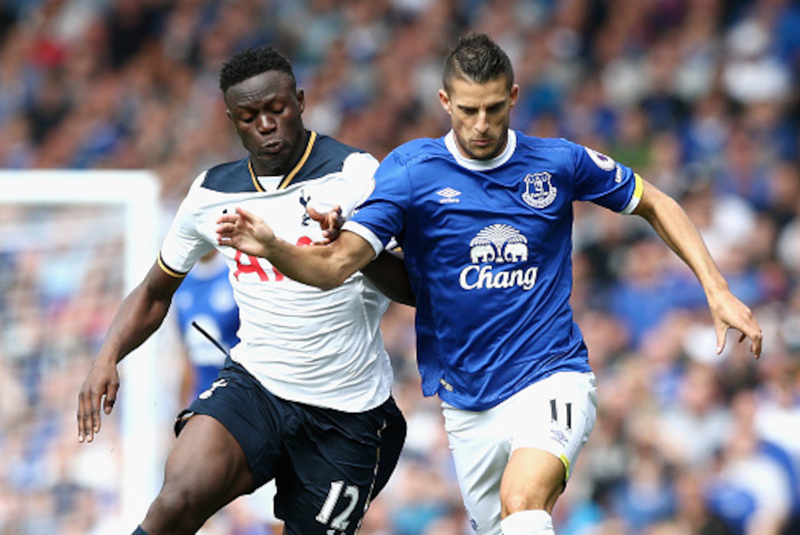 LIVERPOOL, ENGLAND - AUGUST 13: Victor Wanyama of Tottenham Hotspur battle for possession with Kevin Mirallas of Everton during the Premier League match between Everton and Tottenham Hotspur at Goodison Park on August 13, 2016 in Liverpool, England.  (Pho