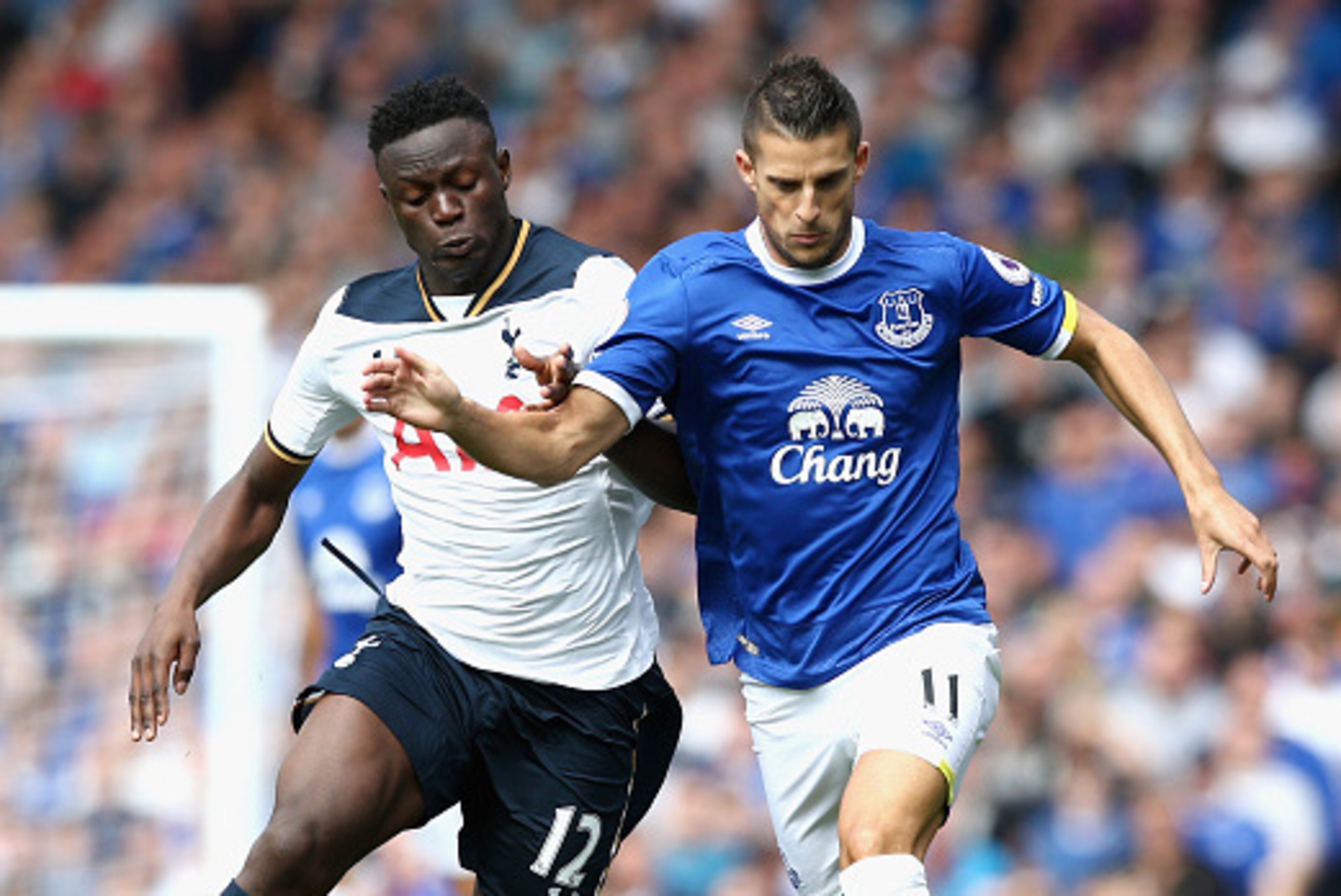 LIVERPOOL, ENGLAND - AUGUST 13: Victor Wanyama of Tottenham Hotspur battle for possession with Kevin Mirallas of Everton during the Premier League match between Everton and Tottenham Hotspur at Goodison Park on August 13, 2016 in Liverpool, England.  (Pho
