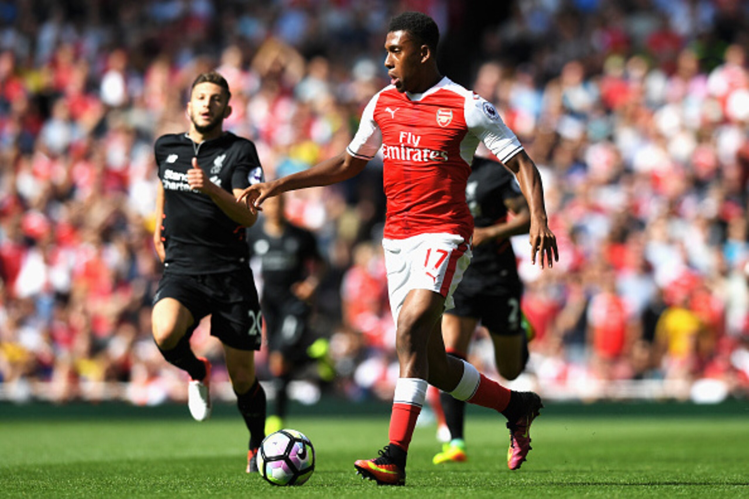 LONDON, ENGLAND - AUGUST 14: Alex Iwobi of Arsenal in action during the Premier League match between Arsenal and Liverpool at Emirates Stadium on August 14, 2016 in London, England.  (Photo by Michael Regan/Getty Images)