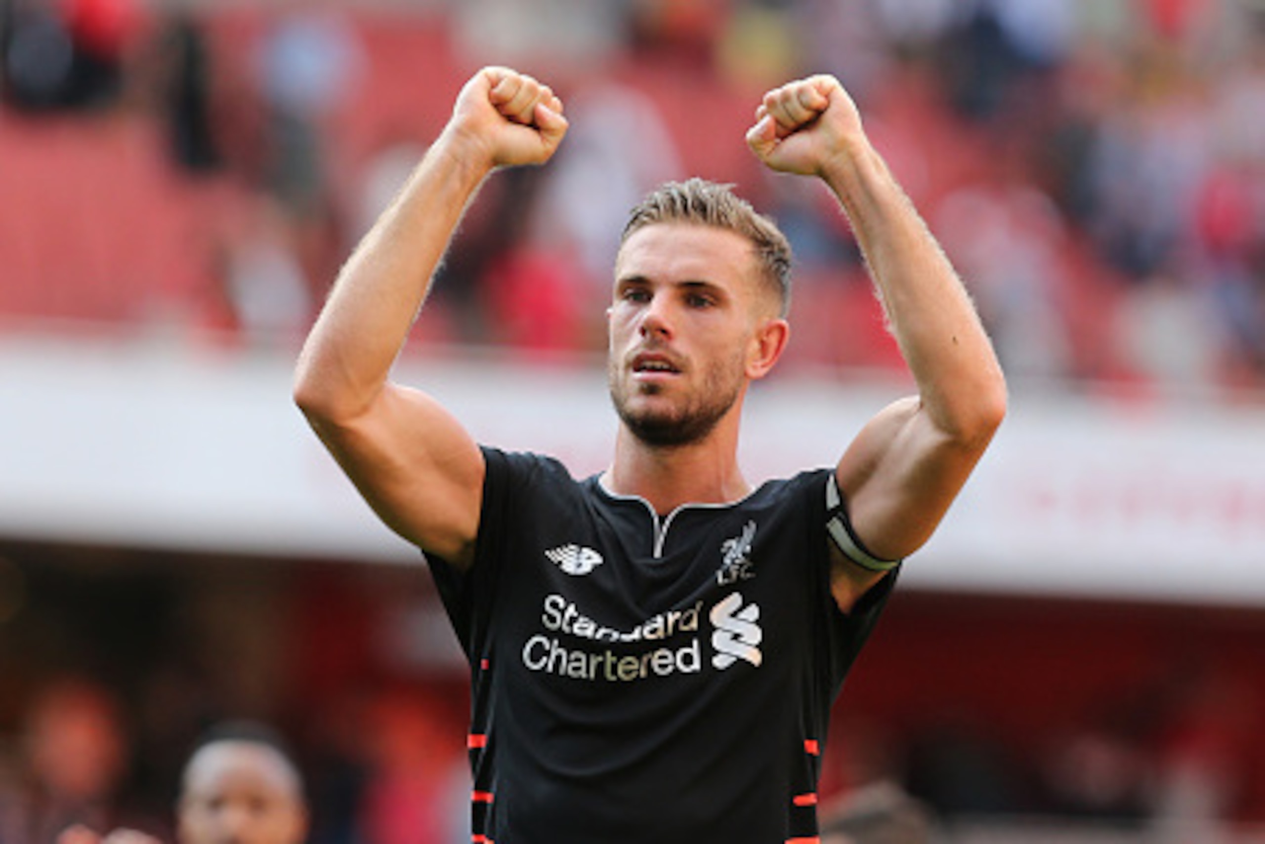 Liverpool's English midfielder Jordan Henderson celebrates victory after the final whistle of the English Premier League football match between Arsenal and Liverpool at the Emirates Stadium in London on August 14, 2016.  / AFP / Lee MILLS / RESTRICTED TO 