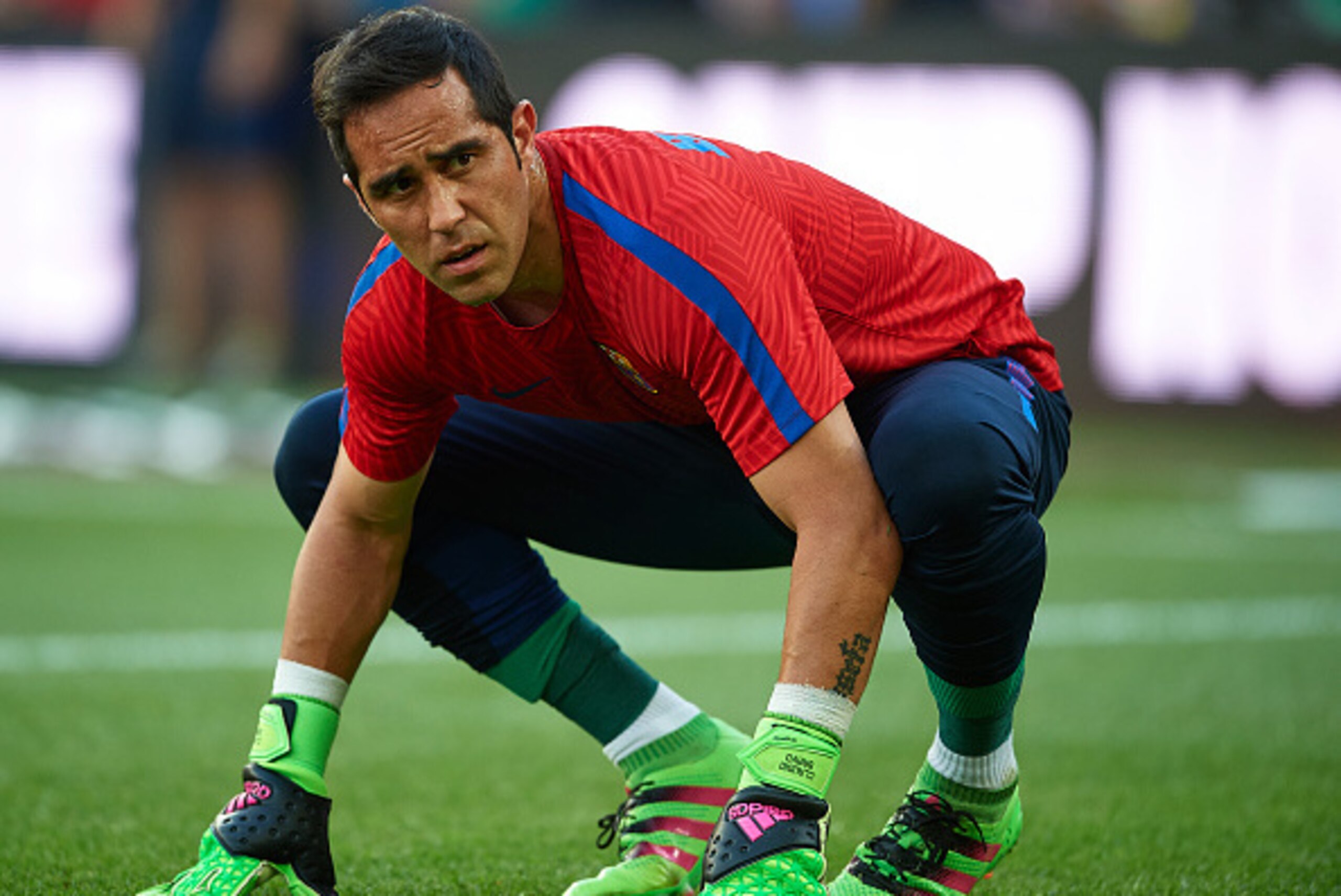 BARCELONA, SPAIN - AUGUST 10:  Claudio Bravo of FC Barcelona looks on ahead of the Joan Gamper trophy match between FC Barcelona and UC Sampdoria at Camp Nou on August 10, 2016 in Barcelona, Spain.  (Photo by Manuel Queimadelos Alonso/Getty Images)