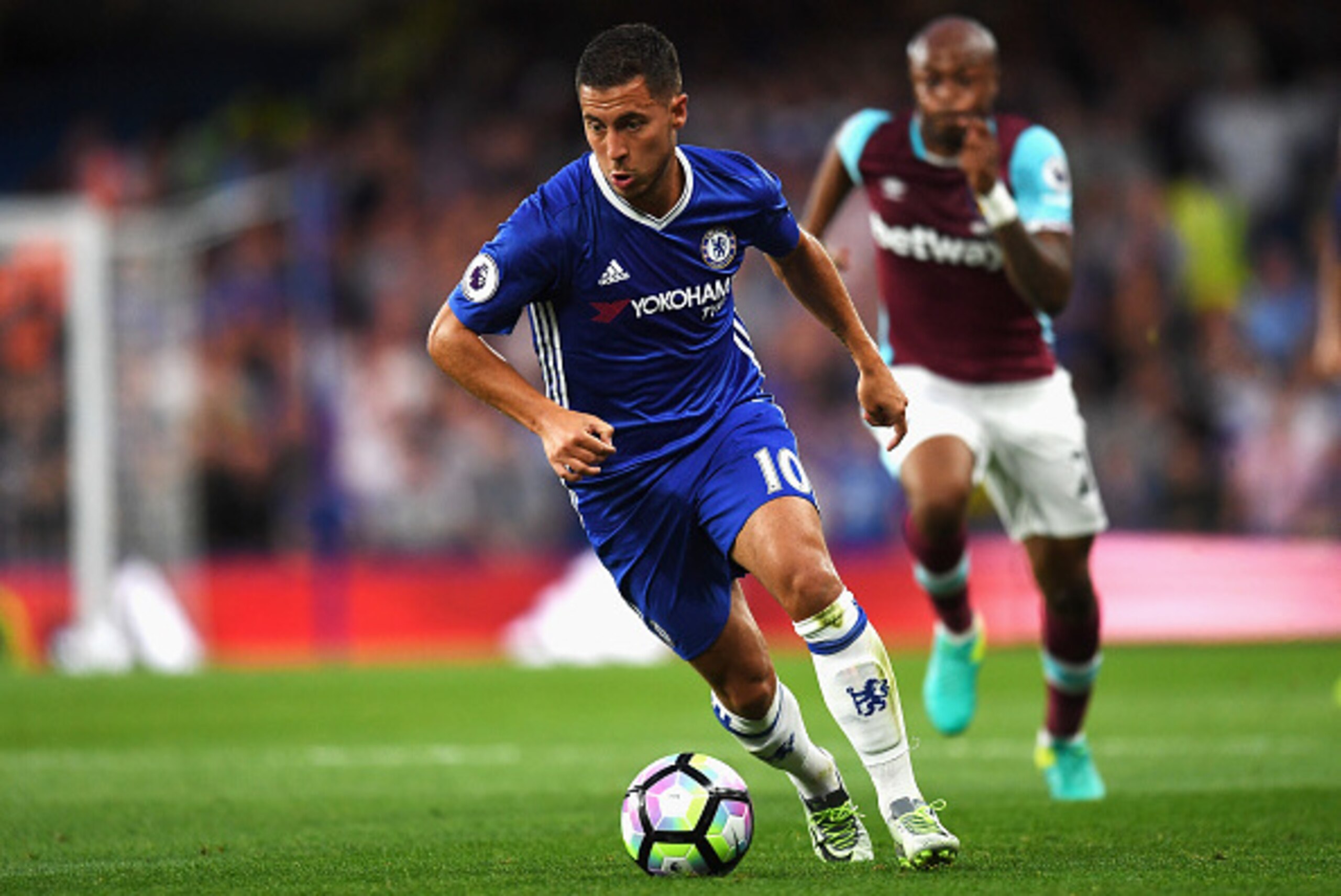 LONDON, ENGLAND - AUGUST 15: Eden Hazard of Chelsea in action during the Premier League match between Chelsea and West Ham United at Stamford Bridge on August 15, 2016 in London, England.  (Photo by Mike Hewitt/Getty Images)