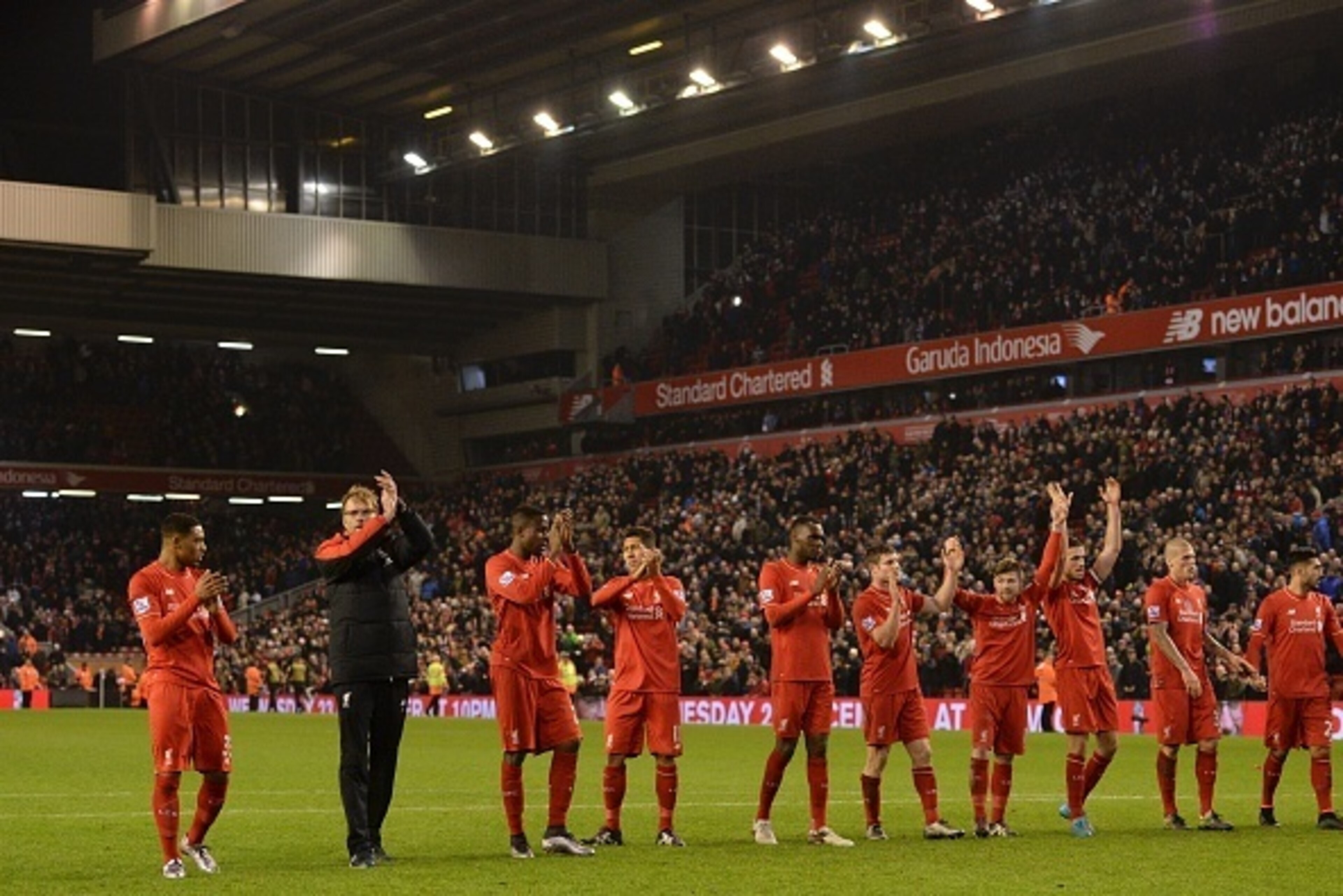 Liverpool's German manager Jurgen Klopp (2L) leads his players in saluting the crowd with (L-R) Liverpool's English midfielder Jordon Ibe, Liverpool's Belgian striker Divock Origi, Liverpool's Brazilian midfielder Roberto Firmino, Liverpool's Zaire-born B