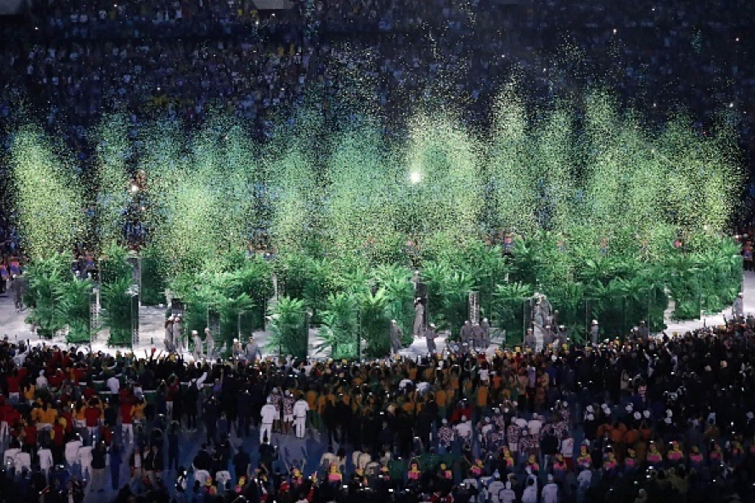 Artists perform during the opening ceremony of the Rio 2016 Olympic Games at the Maracana stadium in Rio de Janeiro on August 5, 2016. / AFP / Thomas COEX        (Photo credit should read THOMAS COEX/AFP/Getty Images)
