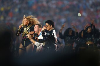 SANTA CLARA, CA - FEBRUARY 07:  BeyoncÂ, Chris Martin of Coldplay and Bruno Mars perform during the Pepsi Super Bowl 50 Halftime Show at Levi's Stadium on February 7, 2016 in Santa Clara, California.  (Photo by Ronald Martinez/Getty Images)