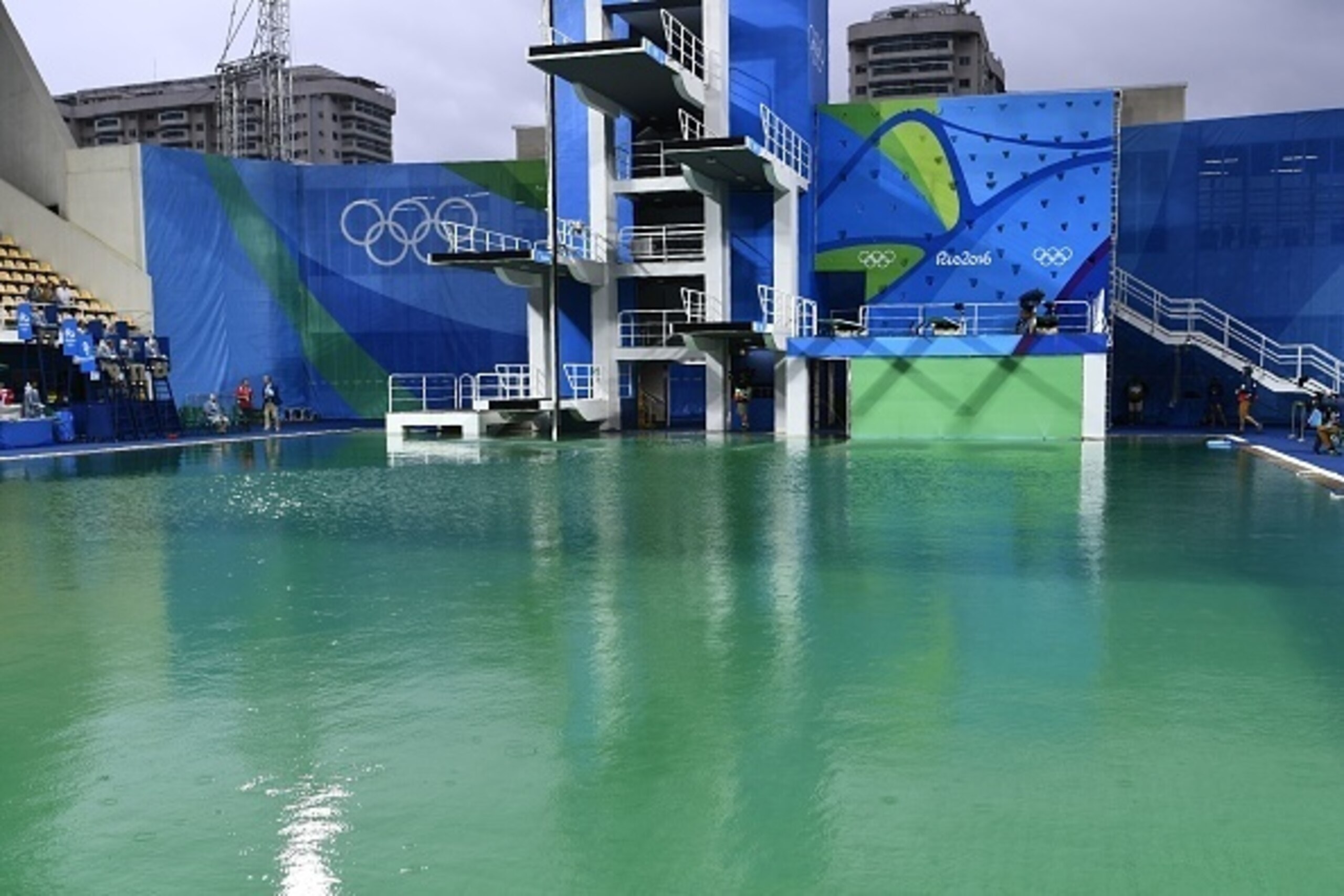 A picture taken on August 10, 2016 at the Maria Lenk Aquatics Stadium in Rio de Janeiro shows the diving pool of the Rio 2016 Olympic Games.  
Red-faced Rio Olympics organisers anxiously waited for the diving water to turn back from a nervy green to class